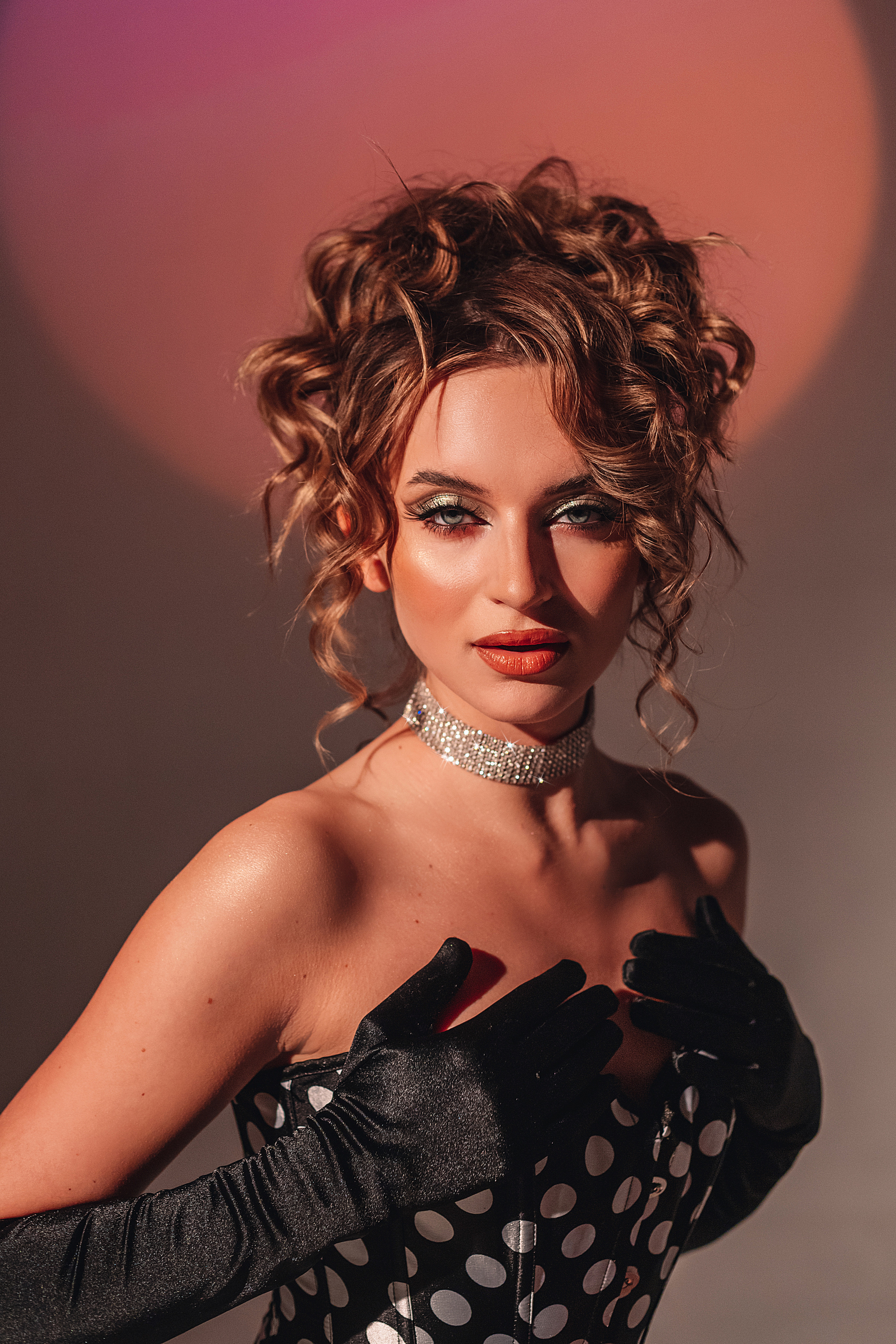 Модельная съёмка, игра со светом, фотостудии.