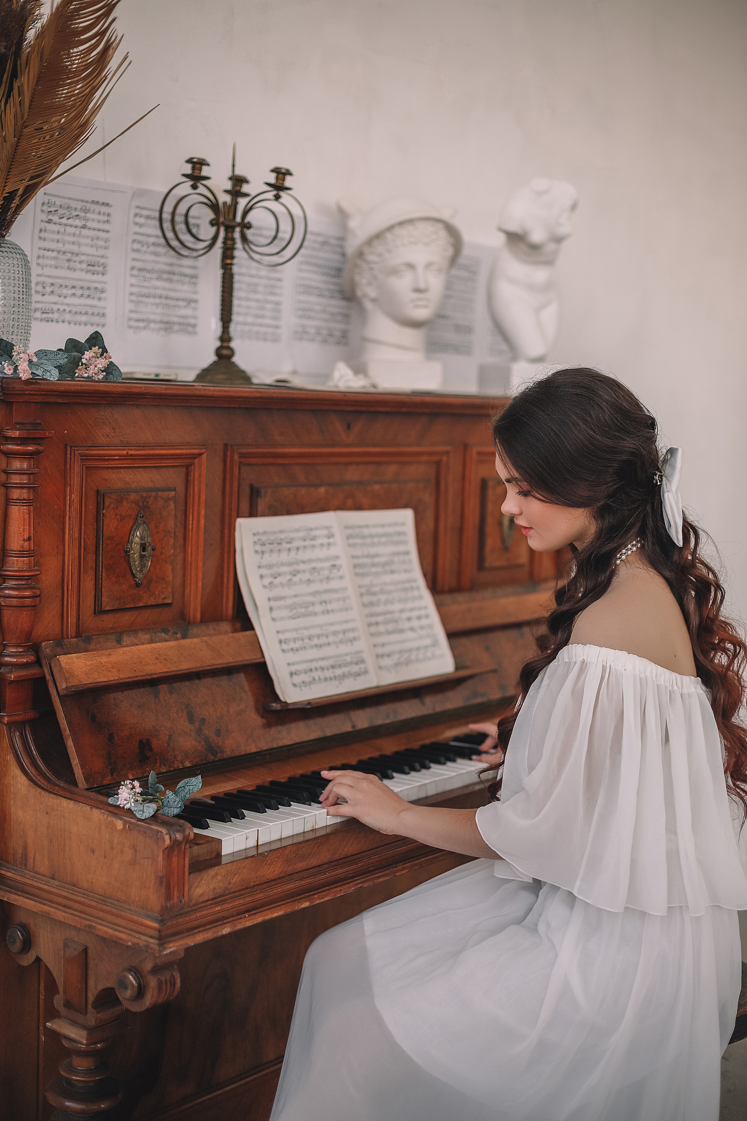 Фото с роялем, нежный красивый образ, индивидуальная съёмка, фотостудии.