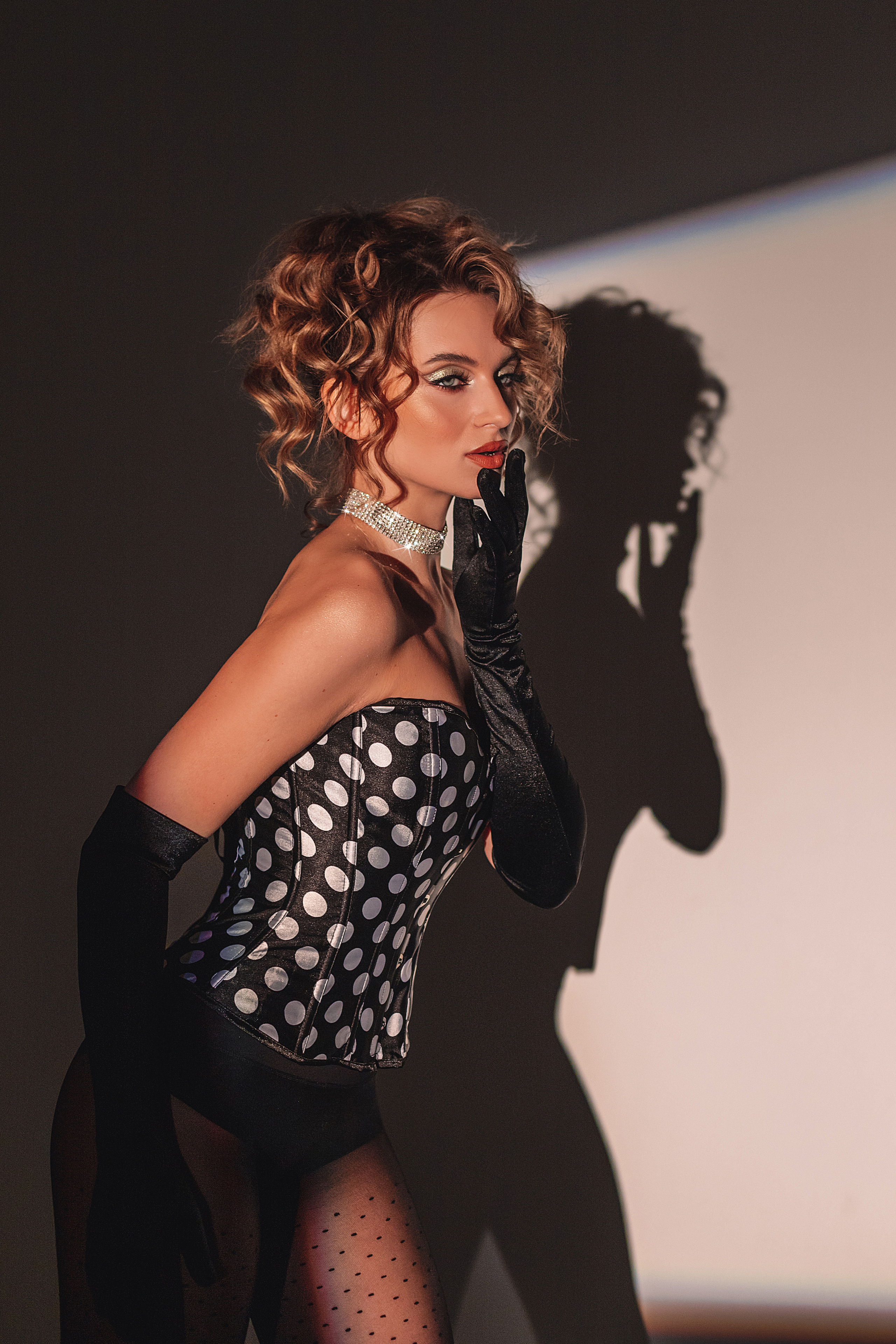 Модельная съёмка, игра со светом, фотостудии,  красивая тень.