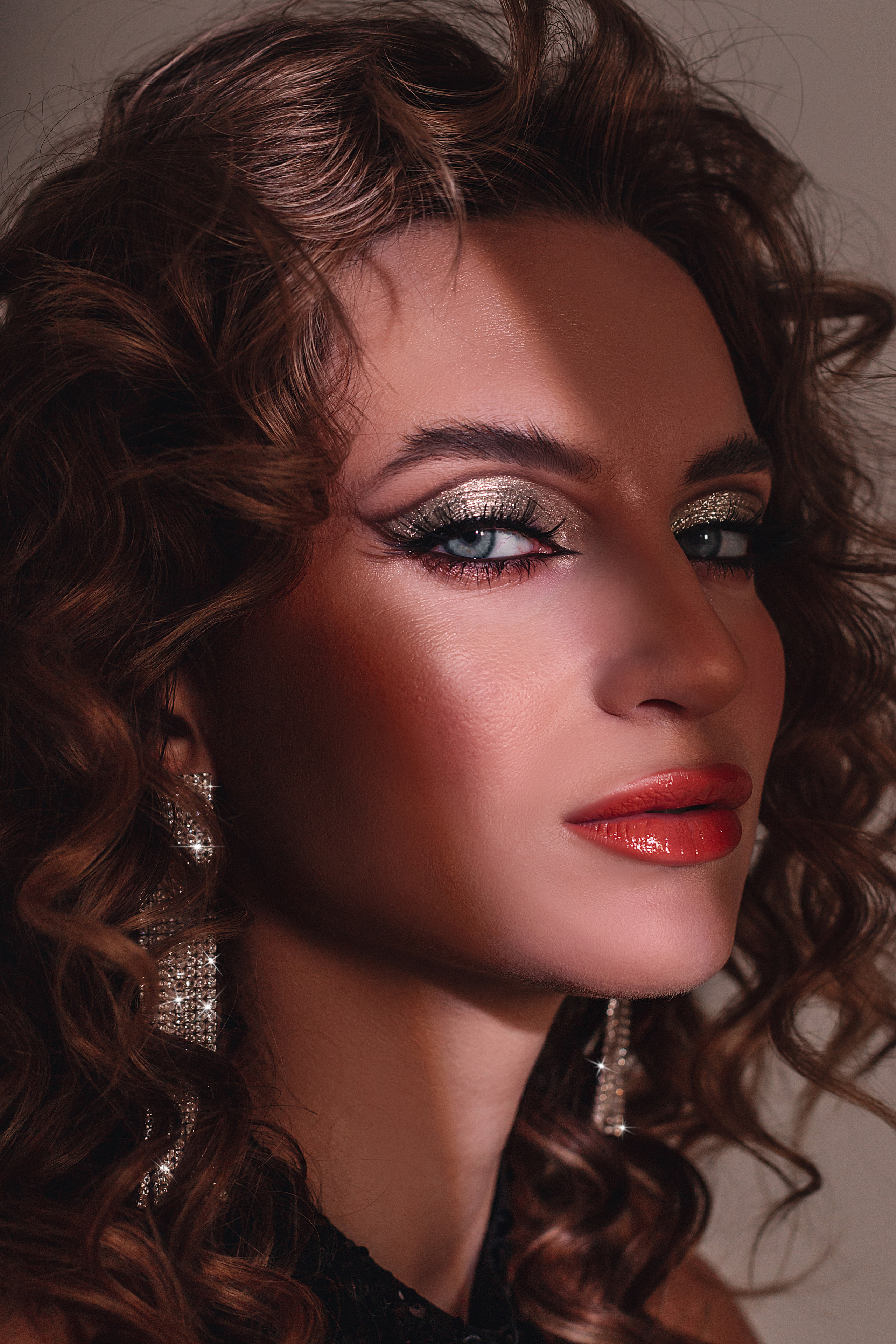 Портретная съёмка, модели, фотостудии, игра со светом.