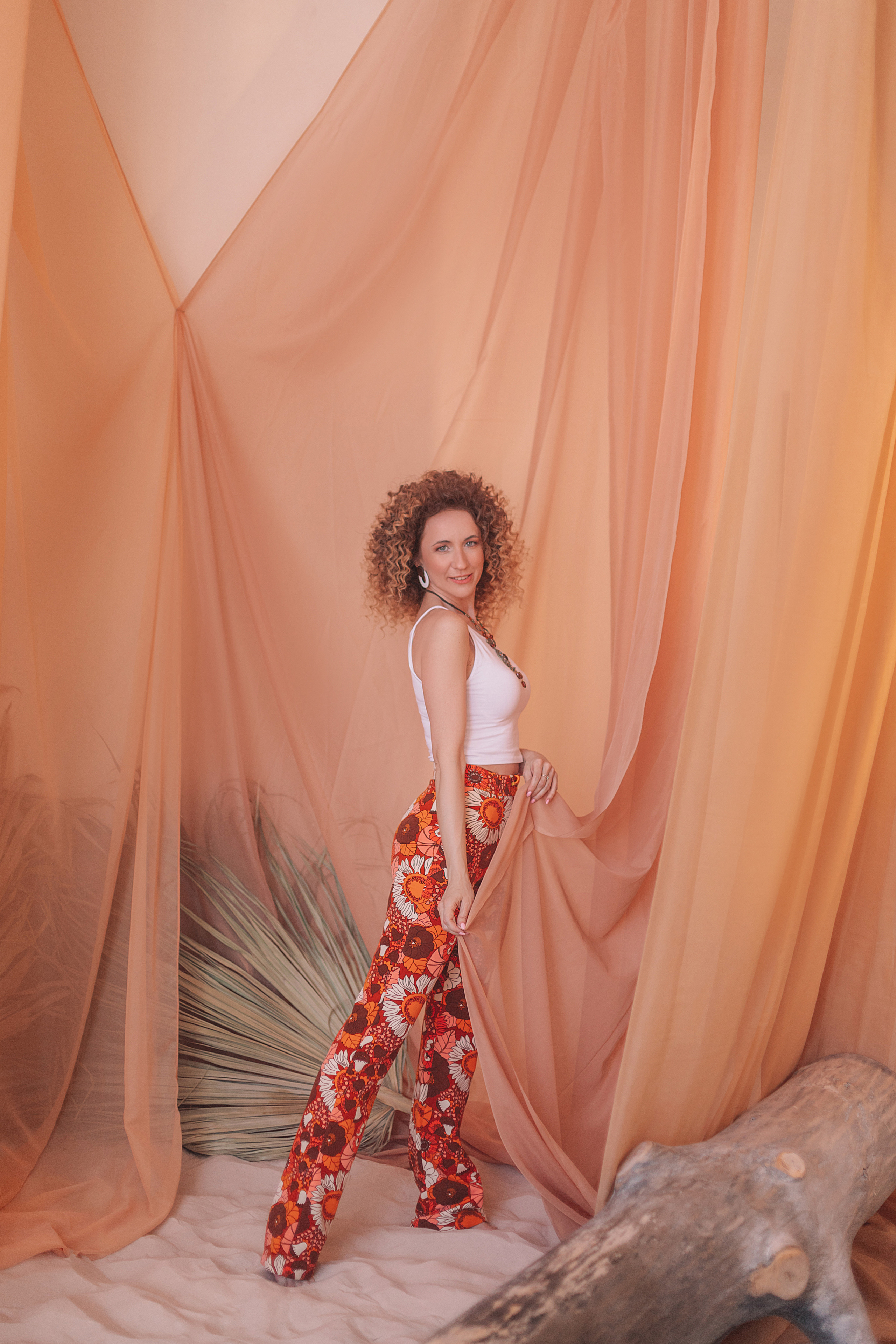 Индивидуальная съёмка, фотостудии с песком, красивый образ в восточном стиле.