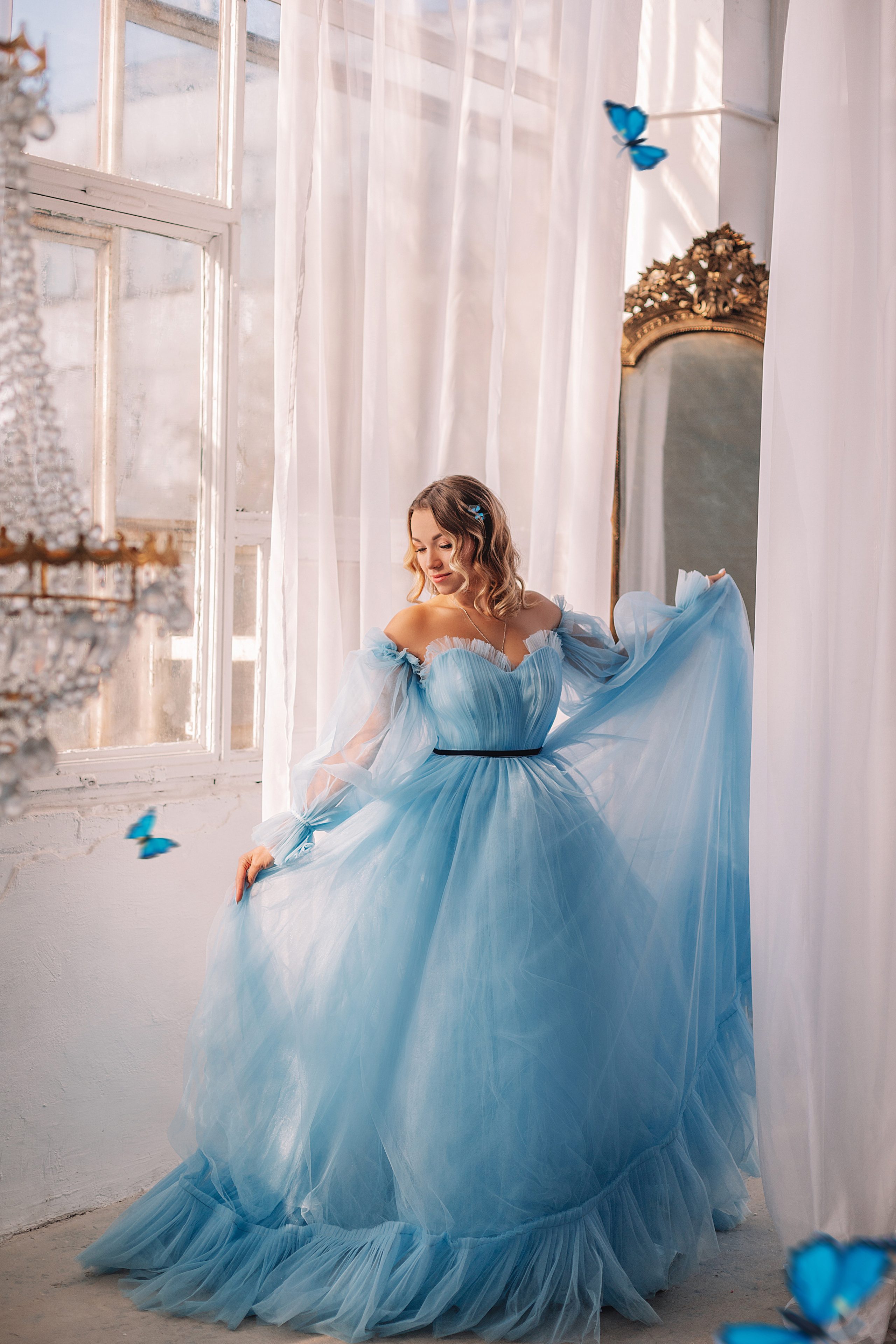 Индивидуальная съёмка, фотостудии с бабочками, светлая студия, красивый нежный образ.