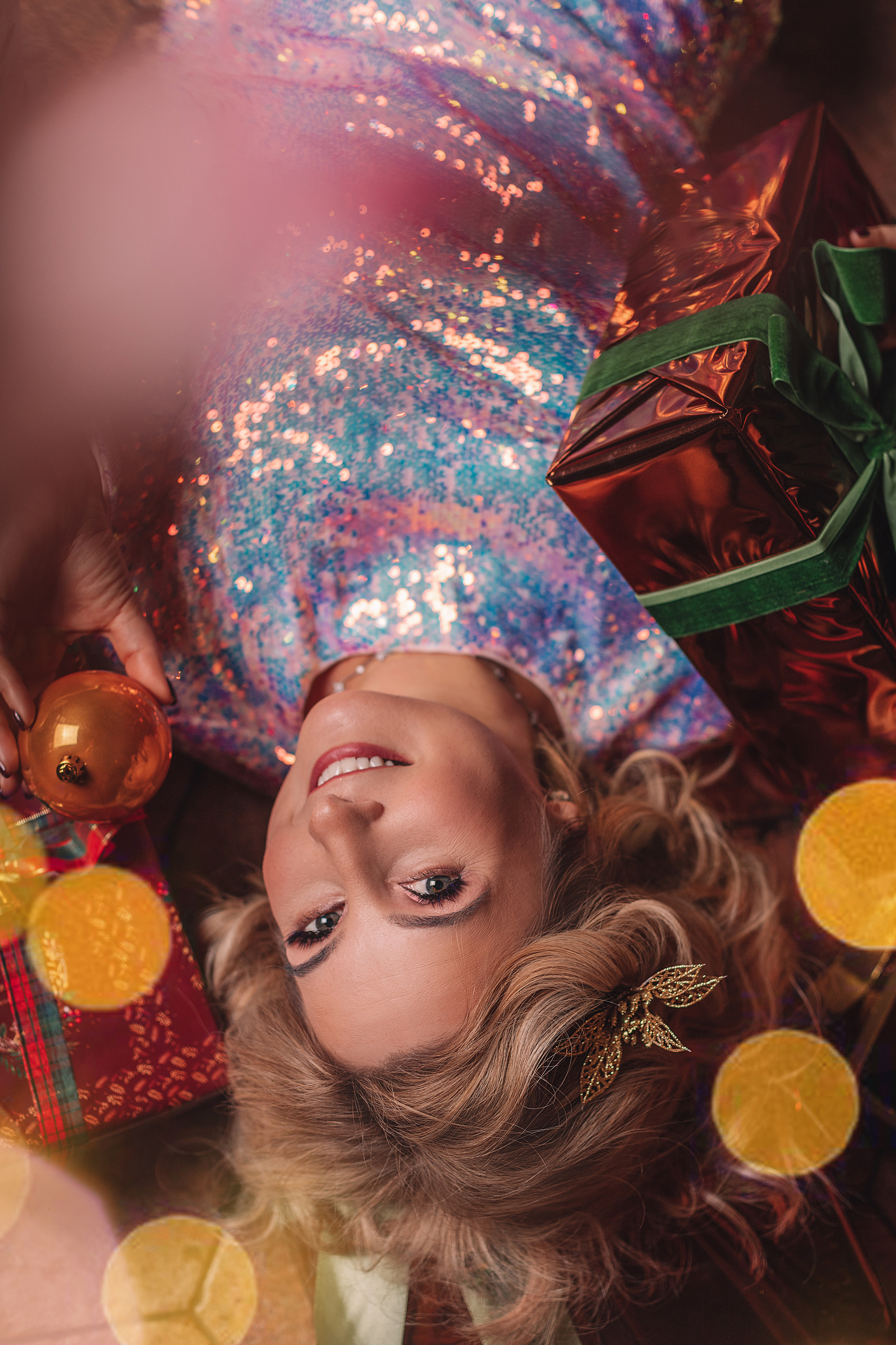 Фотографии сверху, фото лёжа.