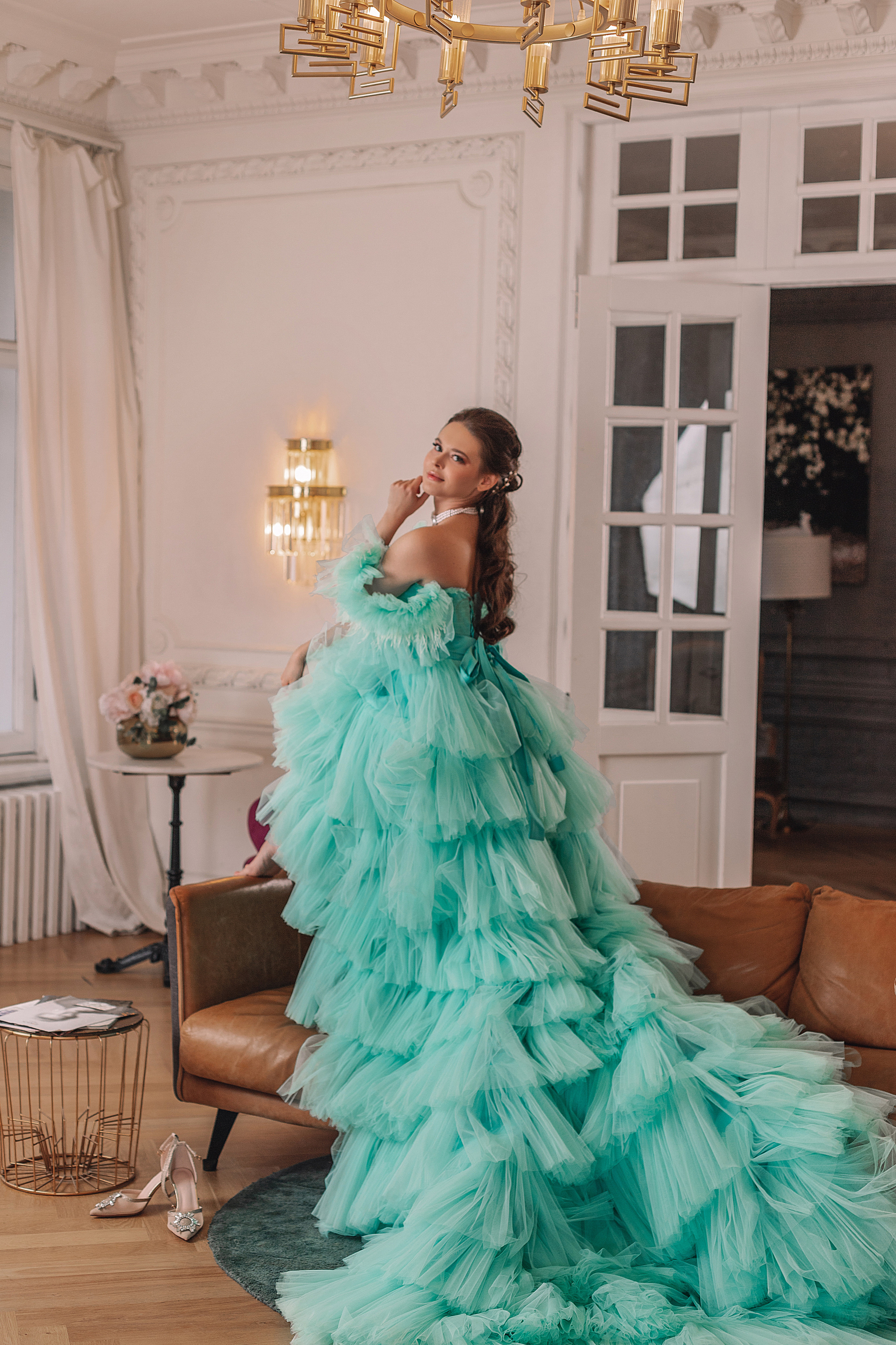 Большое пышное, красивое платье, фотостудии.