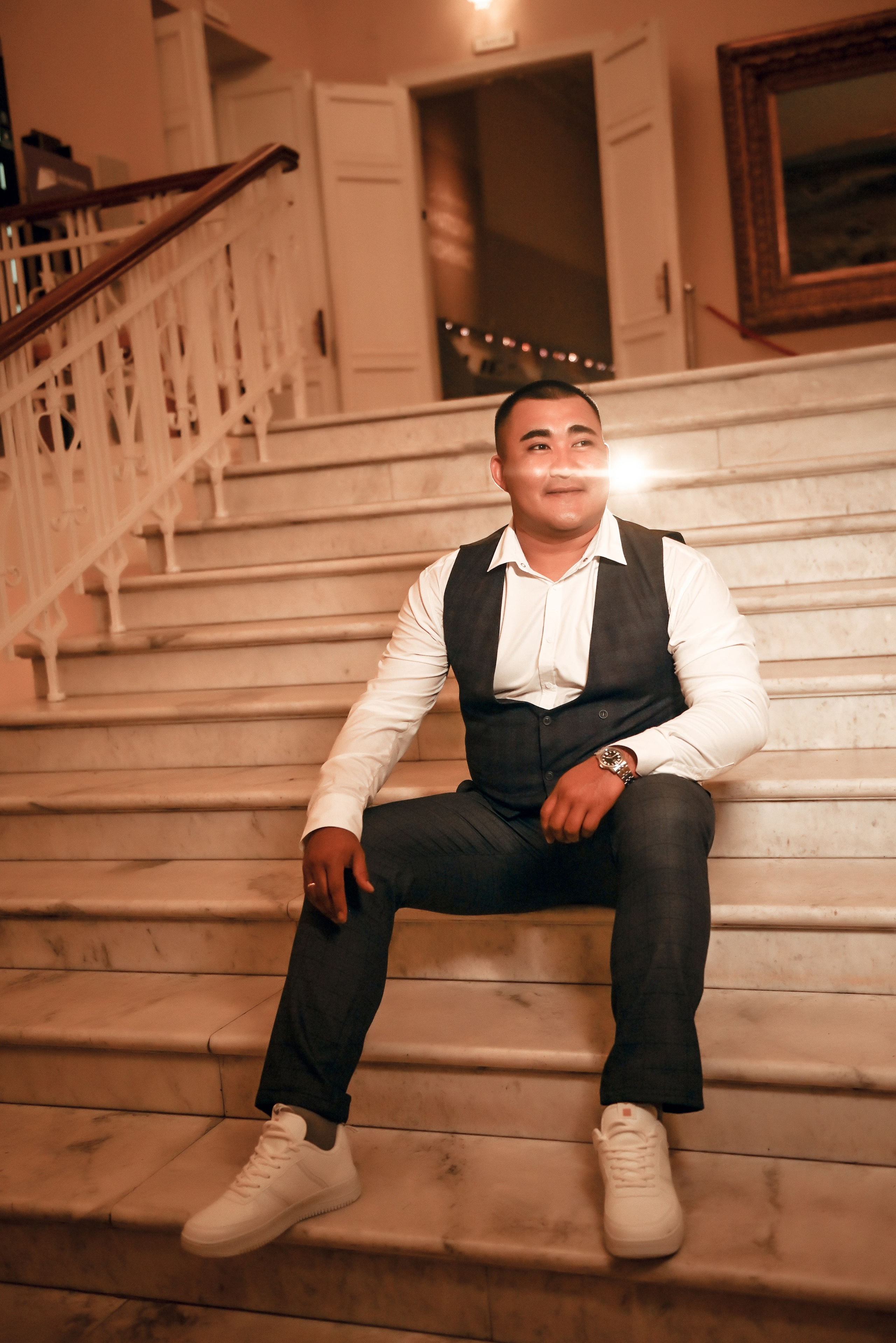 Небольшая свадебная серия в музее и прогулкой под дождем Эльмиры и Ризата. Свадебный, семейный, детский, контент фотограф в Омске Максим Ильин