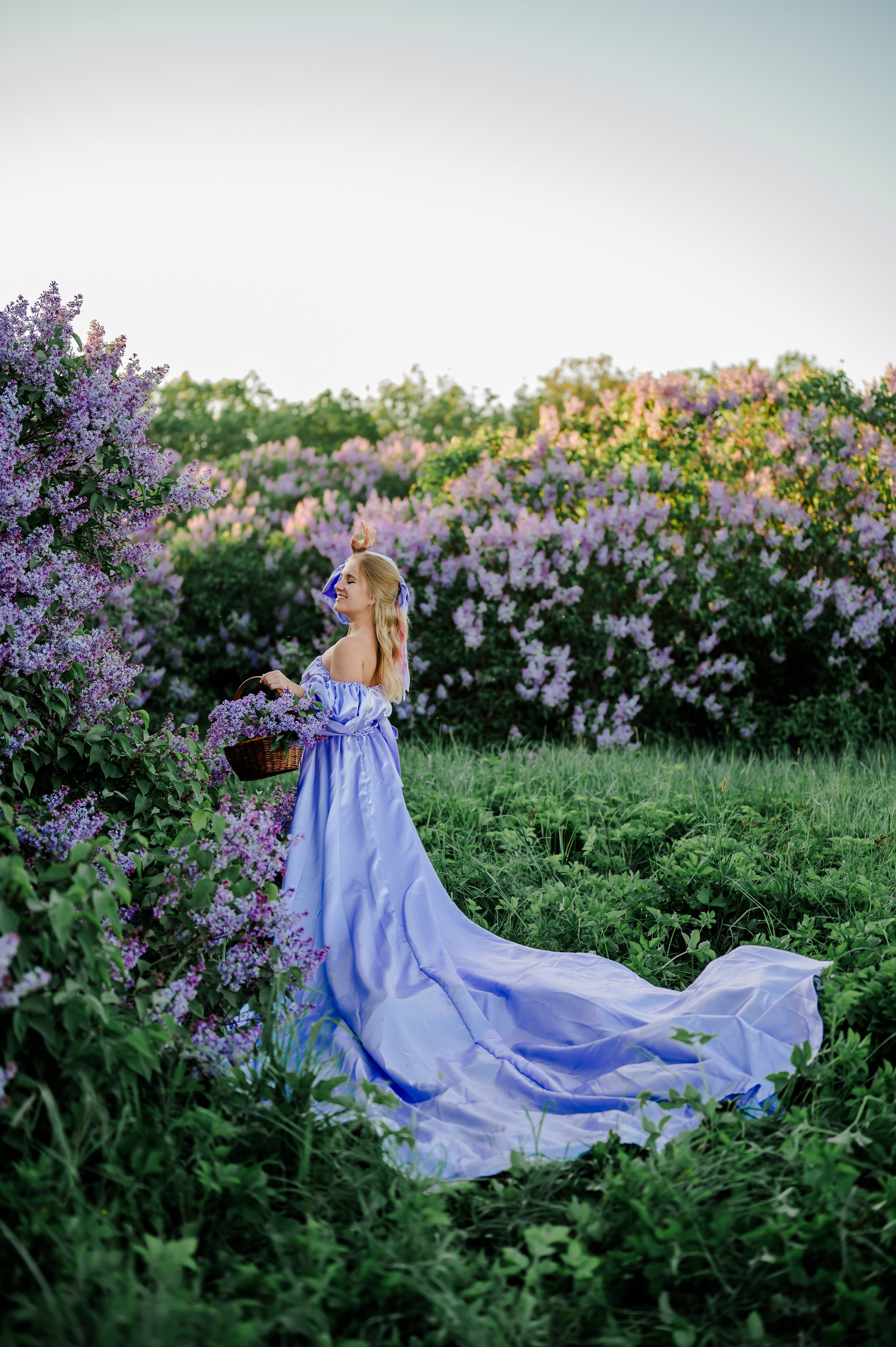 Юлия и сирень. Свадебный и семейный фотограф Евгения Кононова