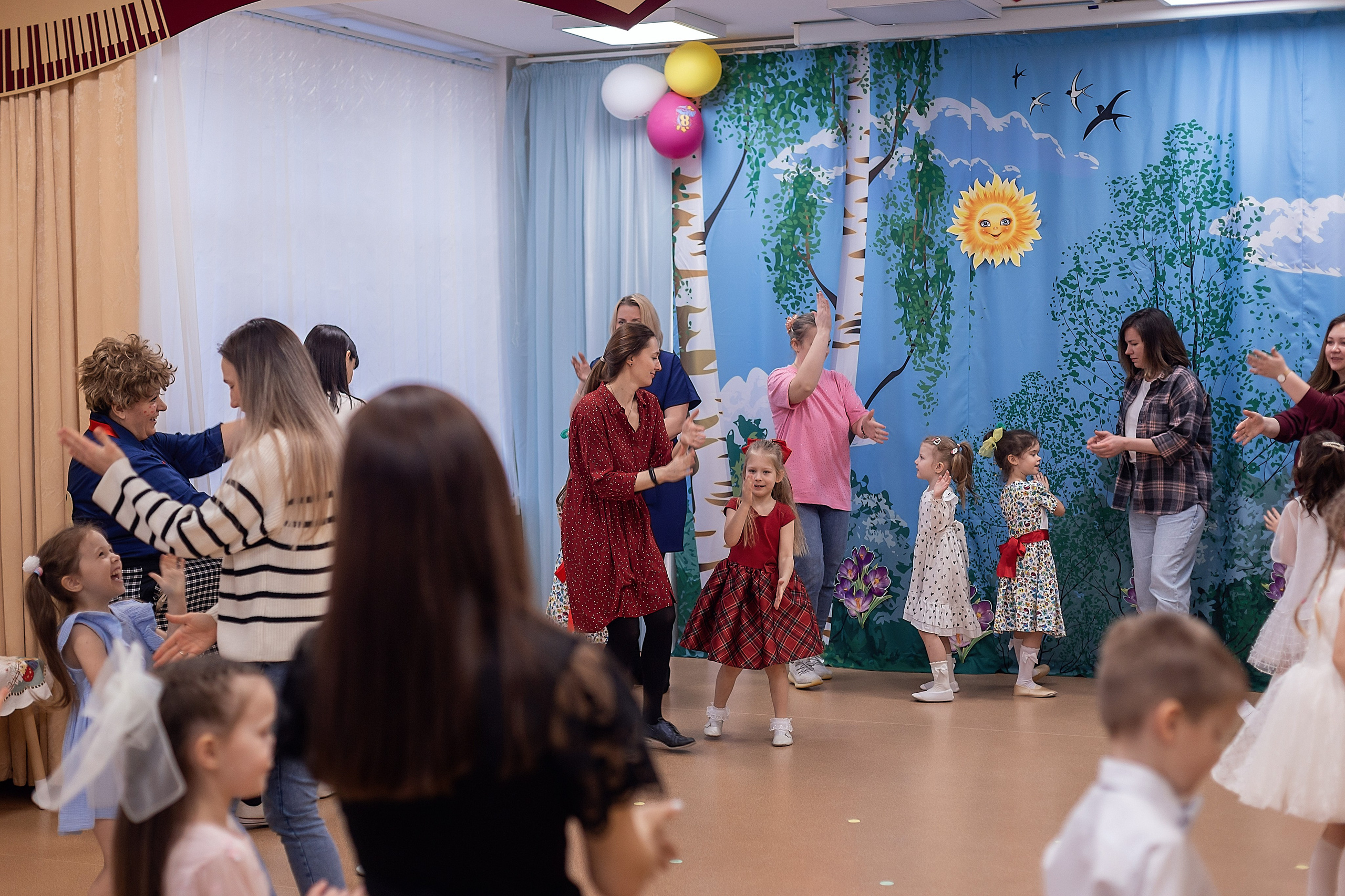 Весенний утренник_старшая группа_2025. Семейный фотограф в Санкт-Петербурге