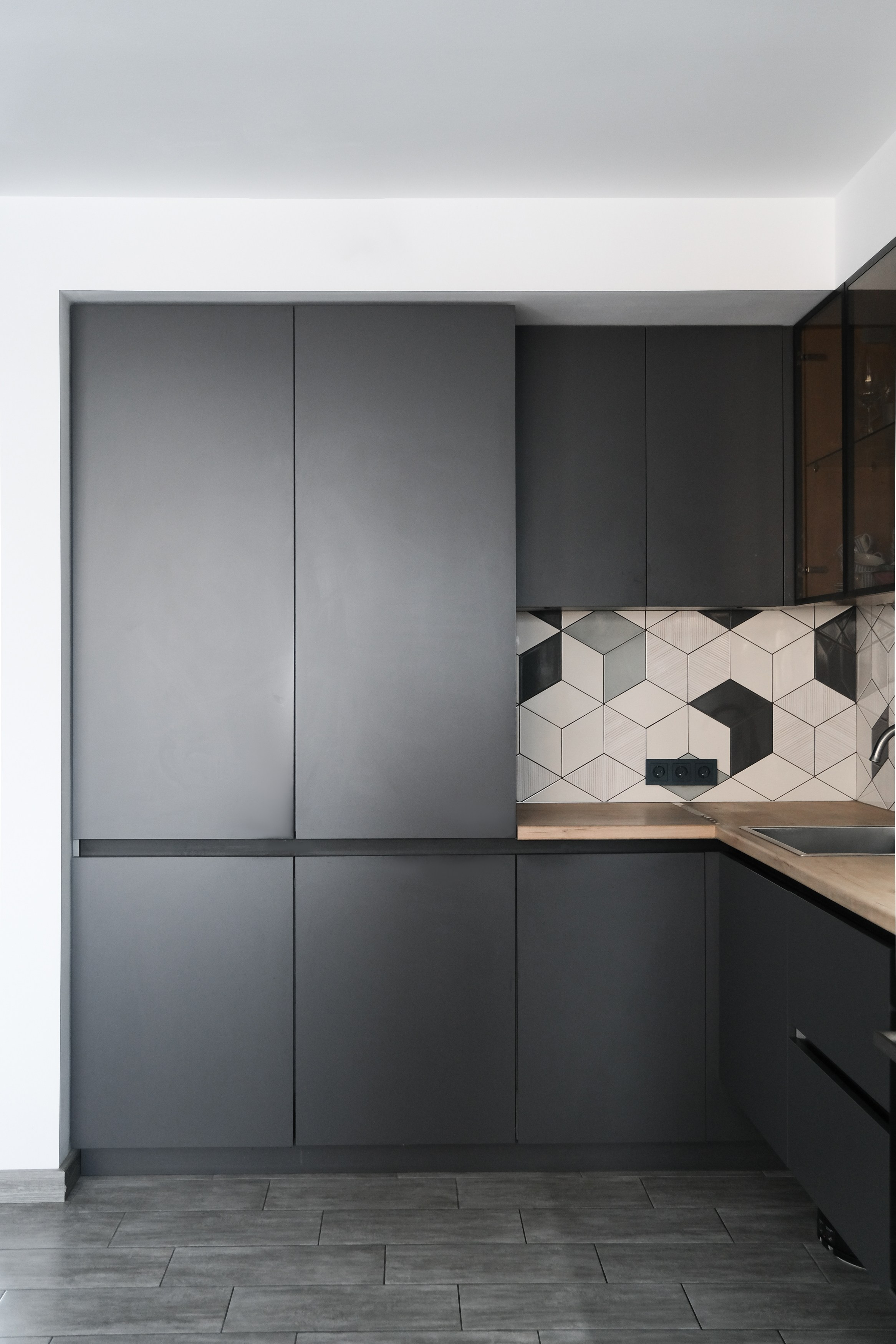 Кухня в Томске на заказ в Академгородке Таунхаус. Мебель на заказ. ГУДРУМ — Мебель на заказ в Томске | Кухни | Шкафы | Стулья и Столы