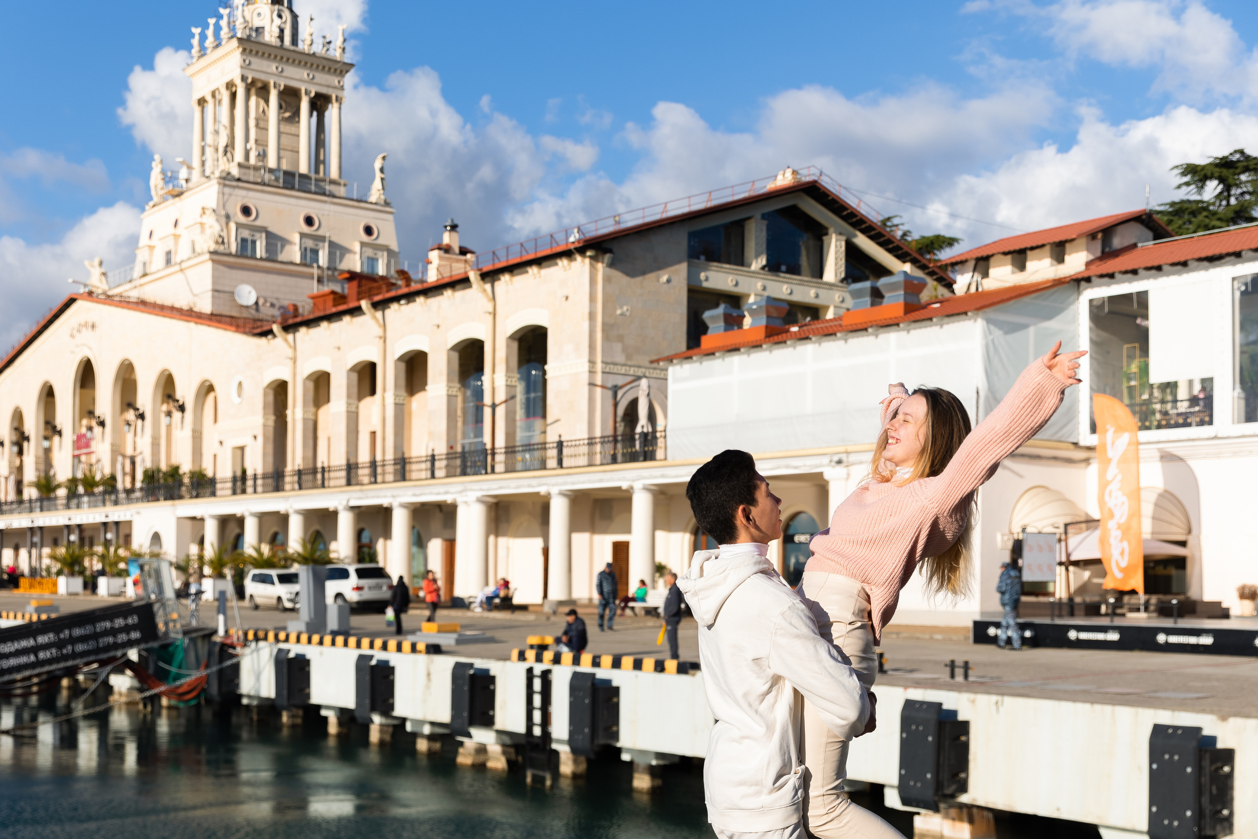 У морского вокзала. Фотосъёмка Сочи, Адлер, Красная Поляна