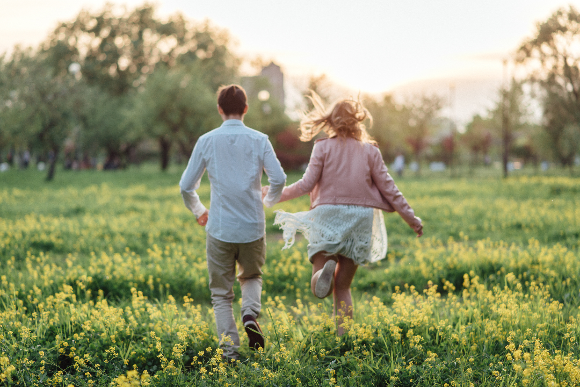 Фотосессия Love Story в яблоневом саду. Свадебный фотограф в Санкт-Петербурге Венера Ахметова