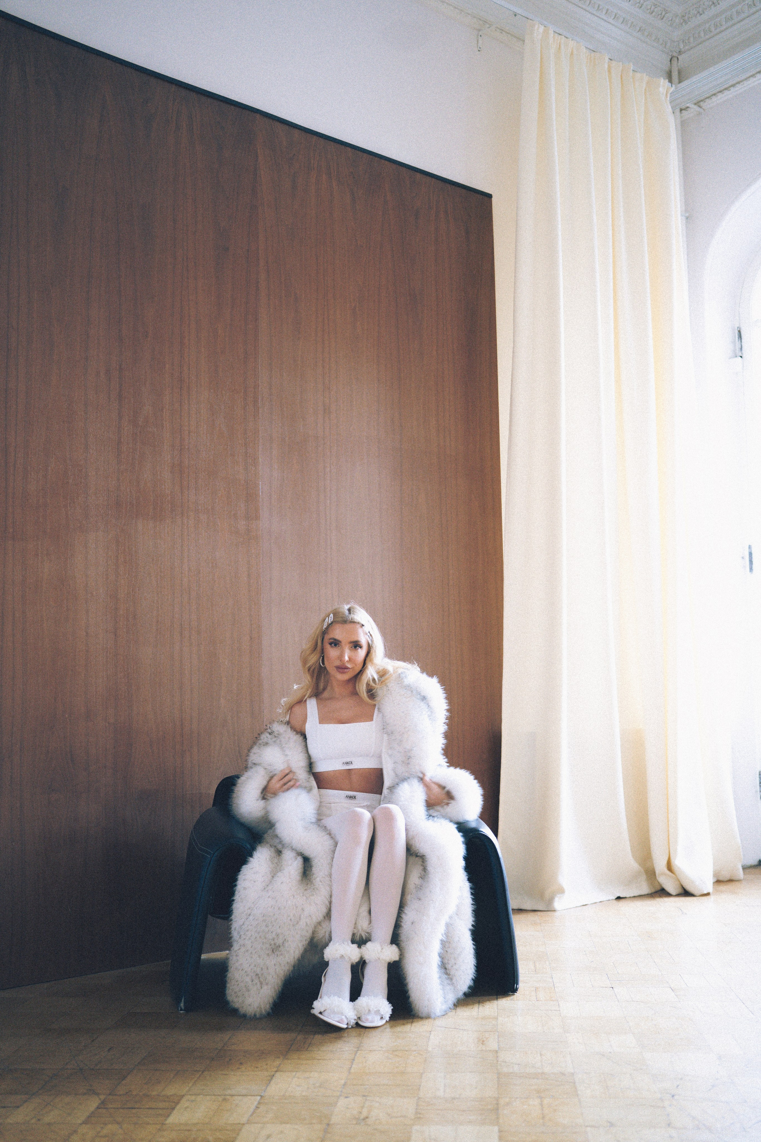 МИНИМАЛИЗМ В СТУДИИ НА ЧЕРНЫШЕВСКОЙ В СТУДИИ С БАЛКОНОМ. Профессиональный фотограф, Санкт-Петербург — Виктория Богомолова