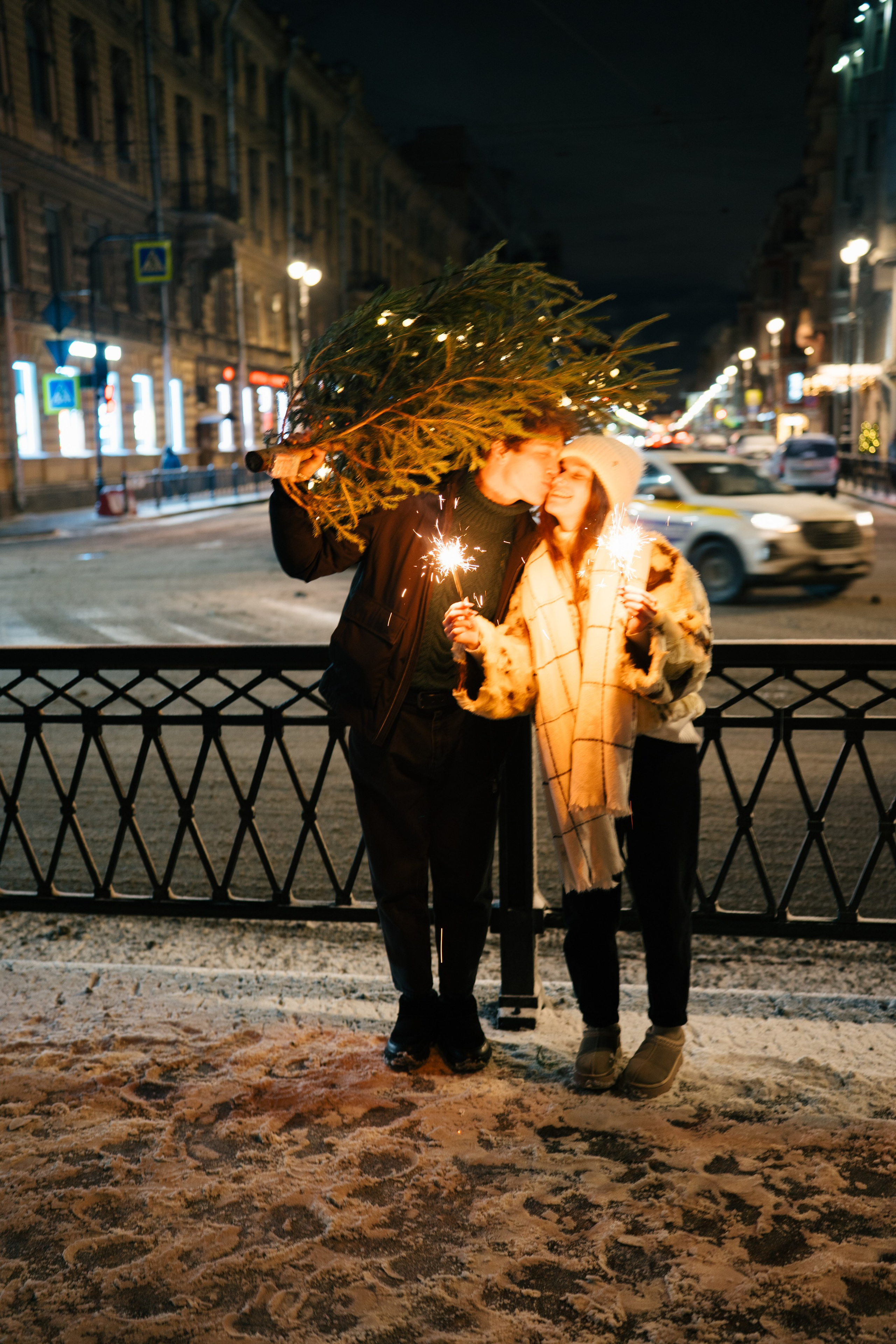 НОВОГОДНЯЯ ПРОГУЛКА ПАРЫ ПО ЧЕРНЫШЕВСКОЙ ПЕРЕД НОВЫМ ГОДОМ. Профессиональный фотограф, Санкт-Петербург — Виктория Богомолова