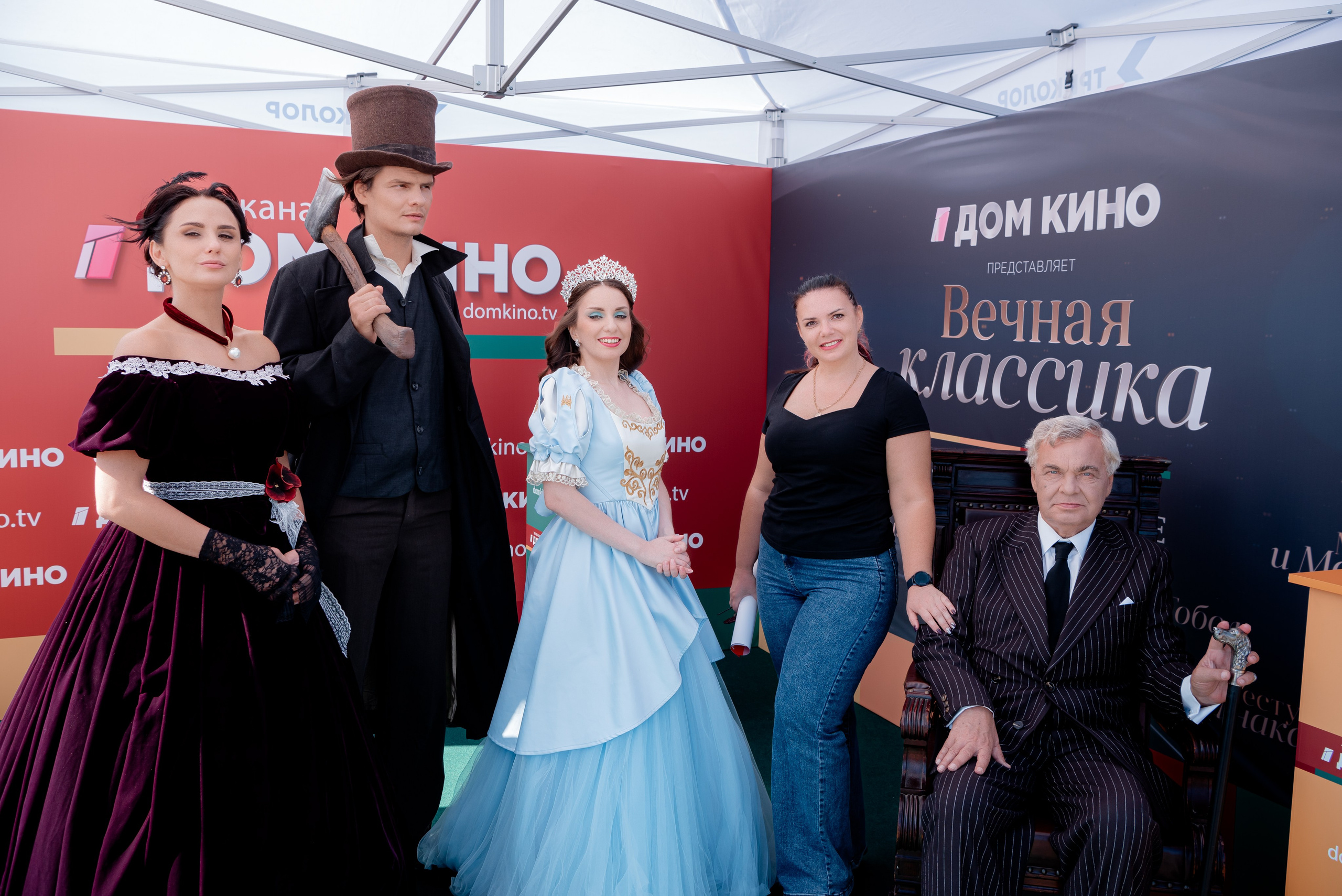 Портретные фото с артистами в палатке Триколор Дом Кинов на день города Волгоград. Фотограф в Волгограде и Волжском Александр Горбань