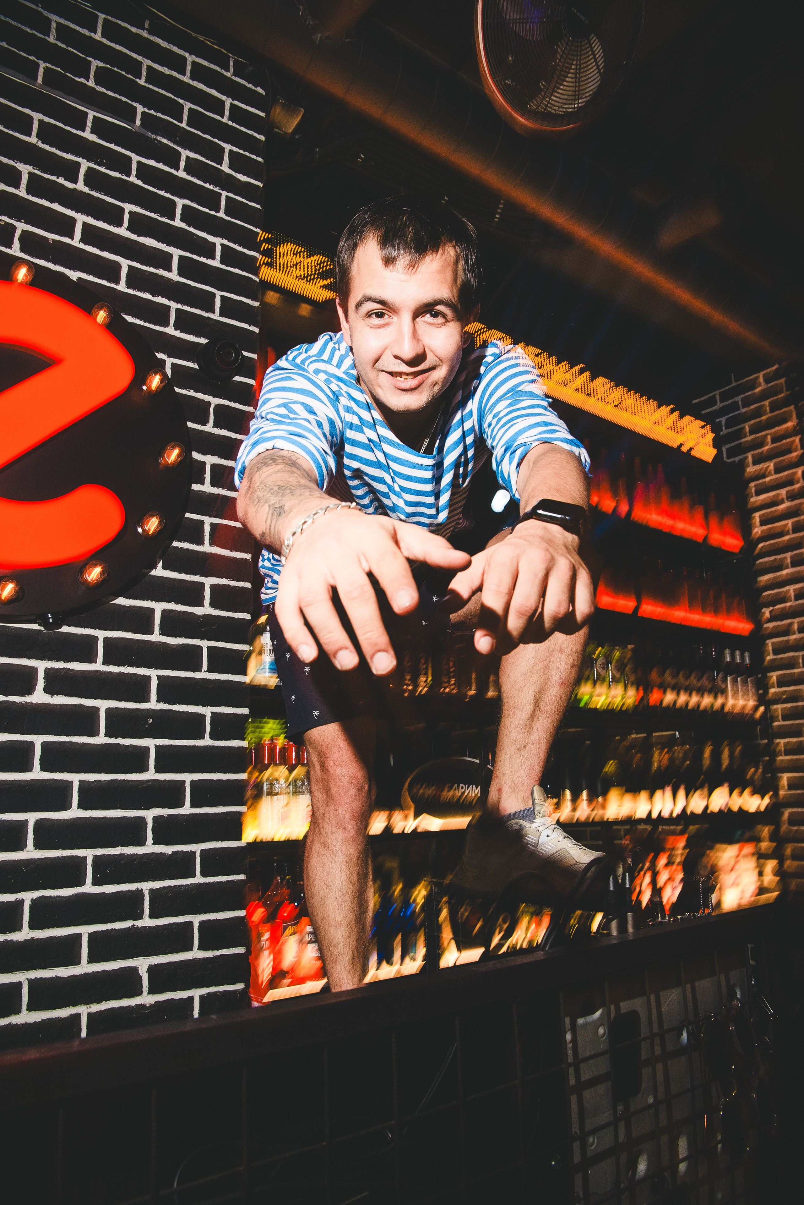 Фотоотчёты о вечеринках для НеБар Волгоград. Или стиль «пьяный фотограф». Фотограф в Волгограде и Волжском Александр Горбань