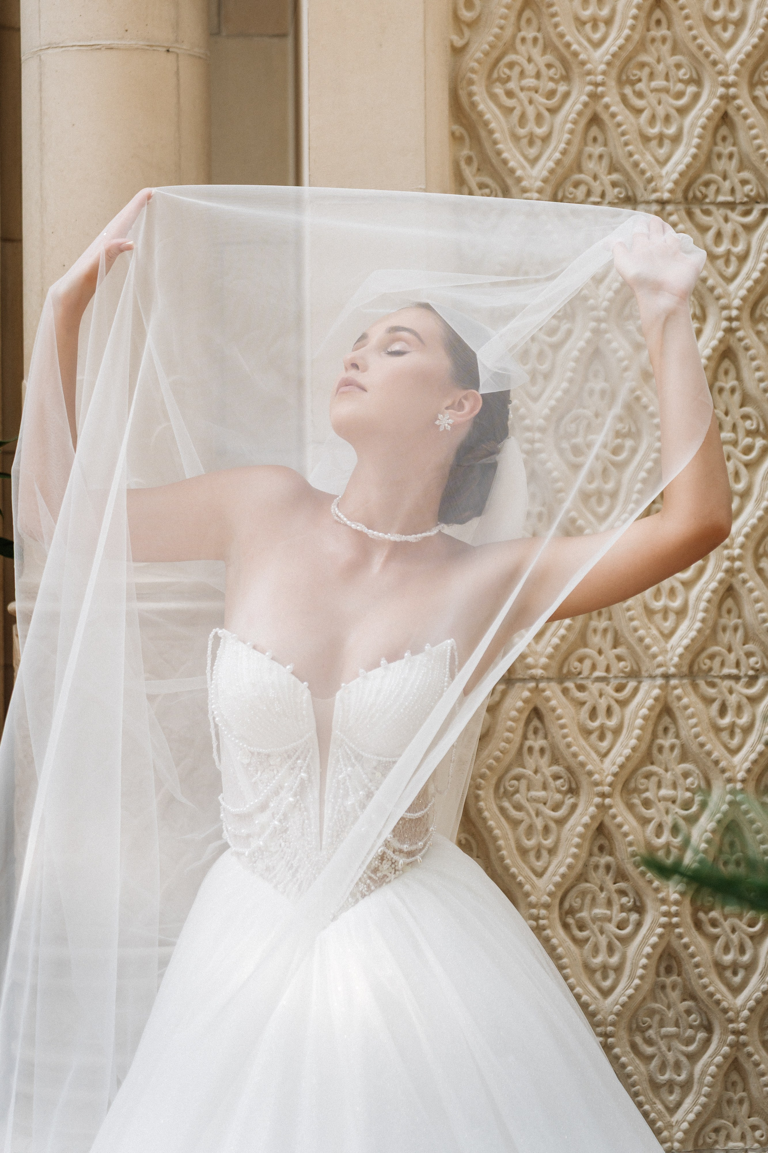 Невеста под фатой