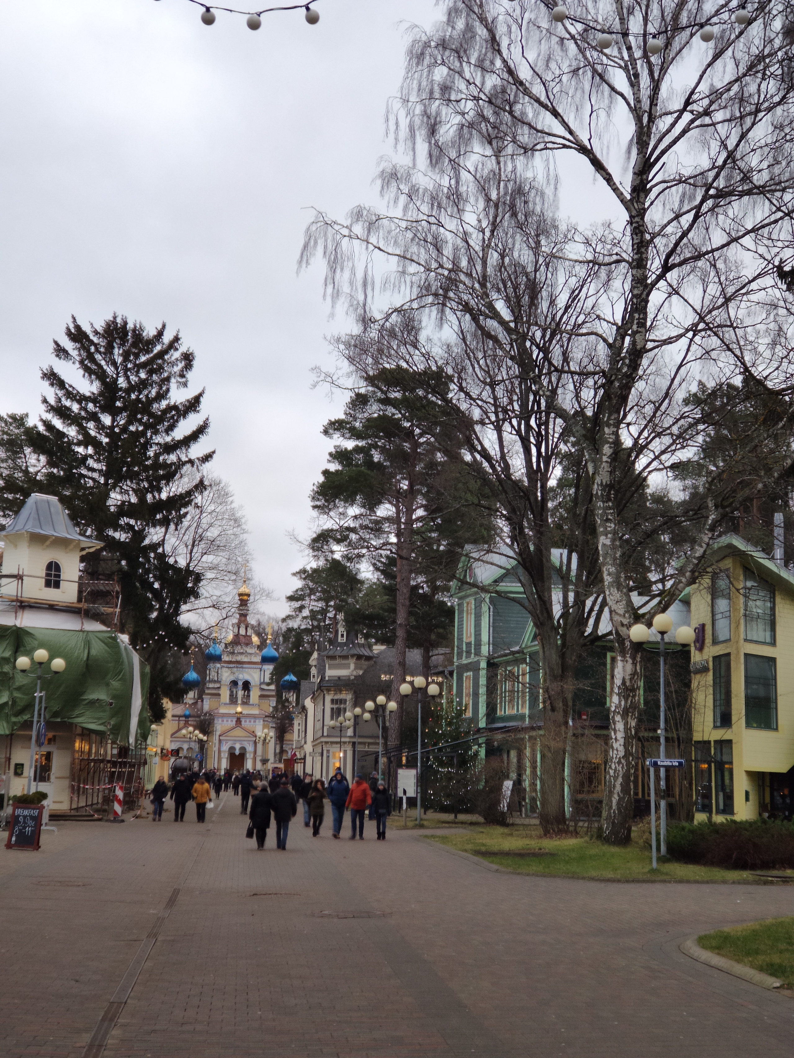 В кафе - глинтвейн и елочки