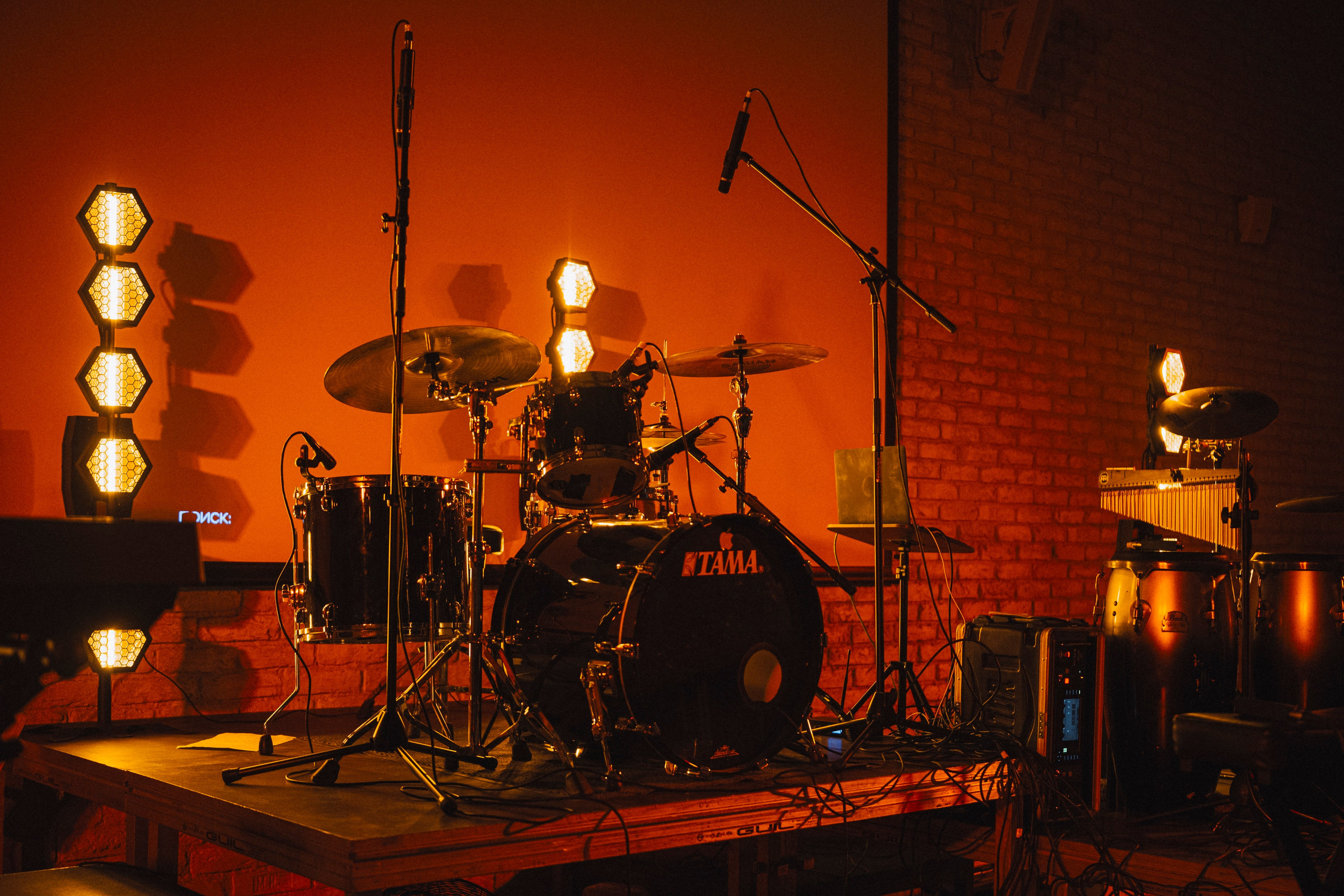 Play Vinyl Band. Главная