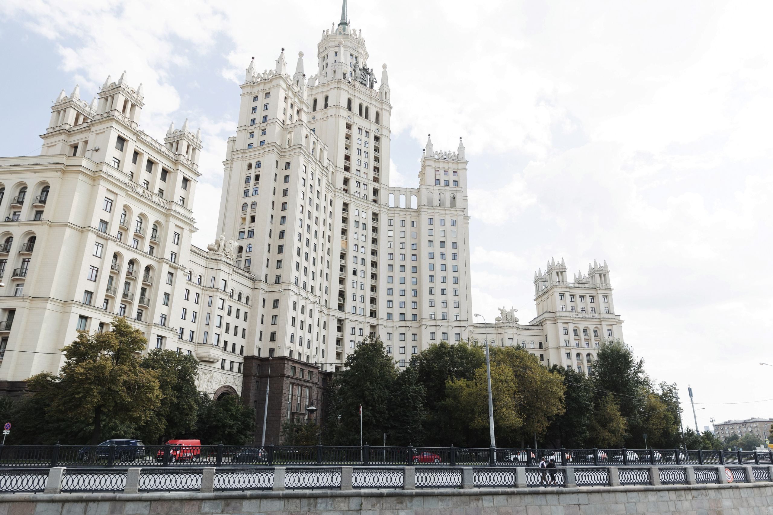 Свадебная фотосессия на Котельнической набережной и в парке Царицыно, Роспись в Шипиловском ЗАГСе. Свадебный фотограф Москва Анастасия Храмова