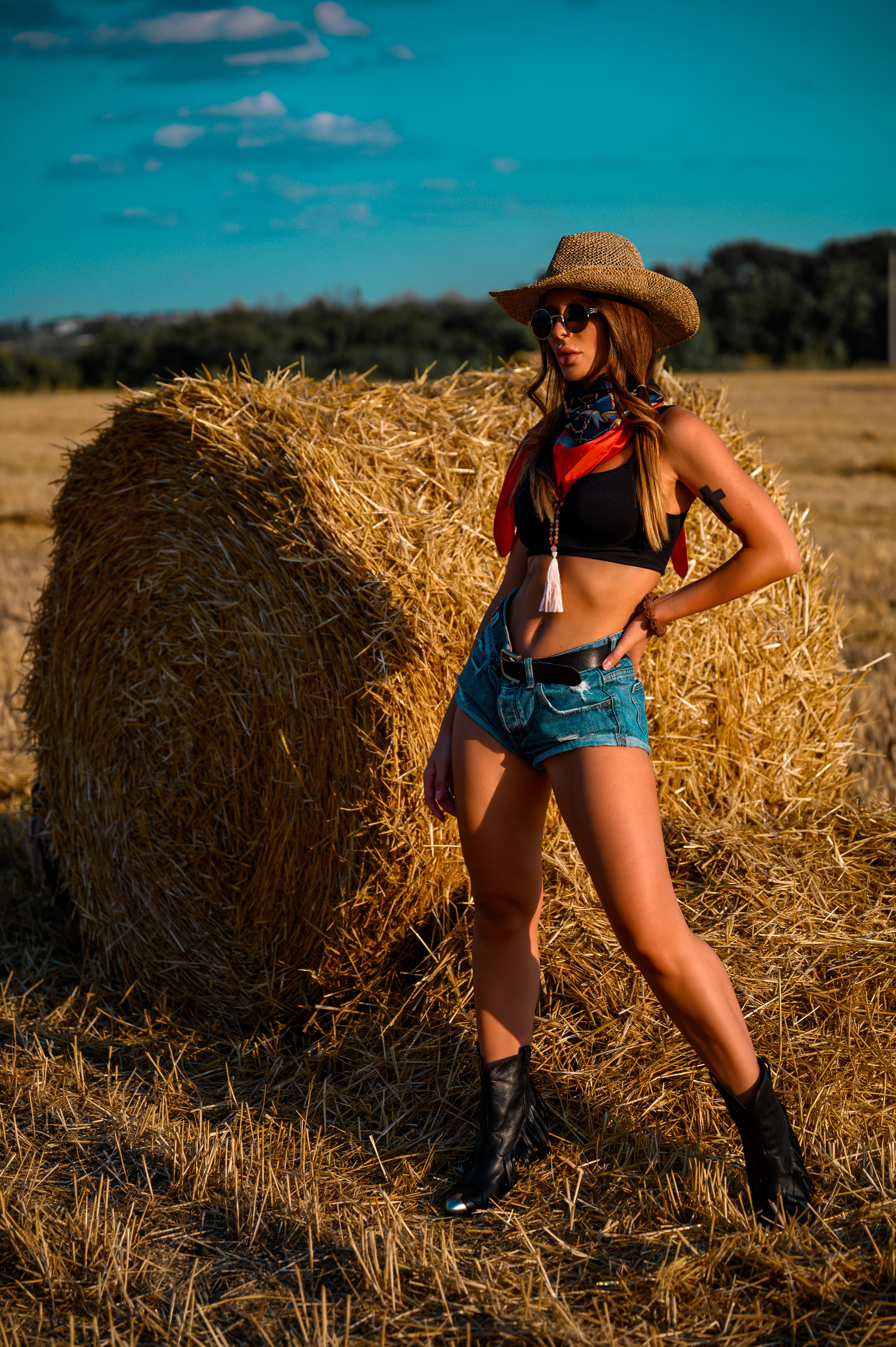 Карина сеновал. Bazarkom-photo.ru Фотограф Виктор Оськин в Старом Осколе