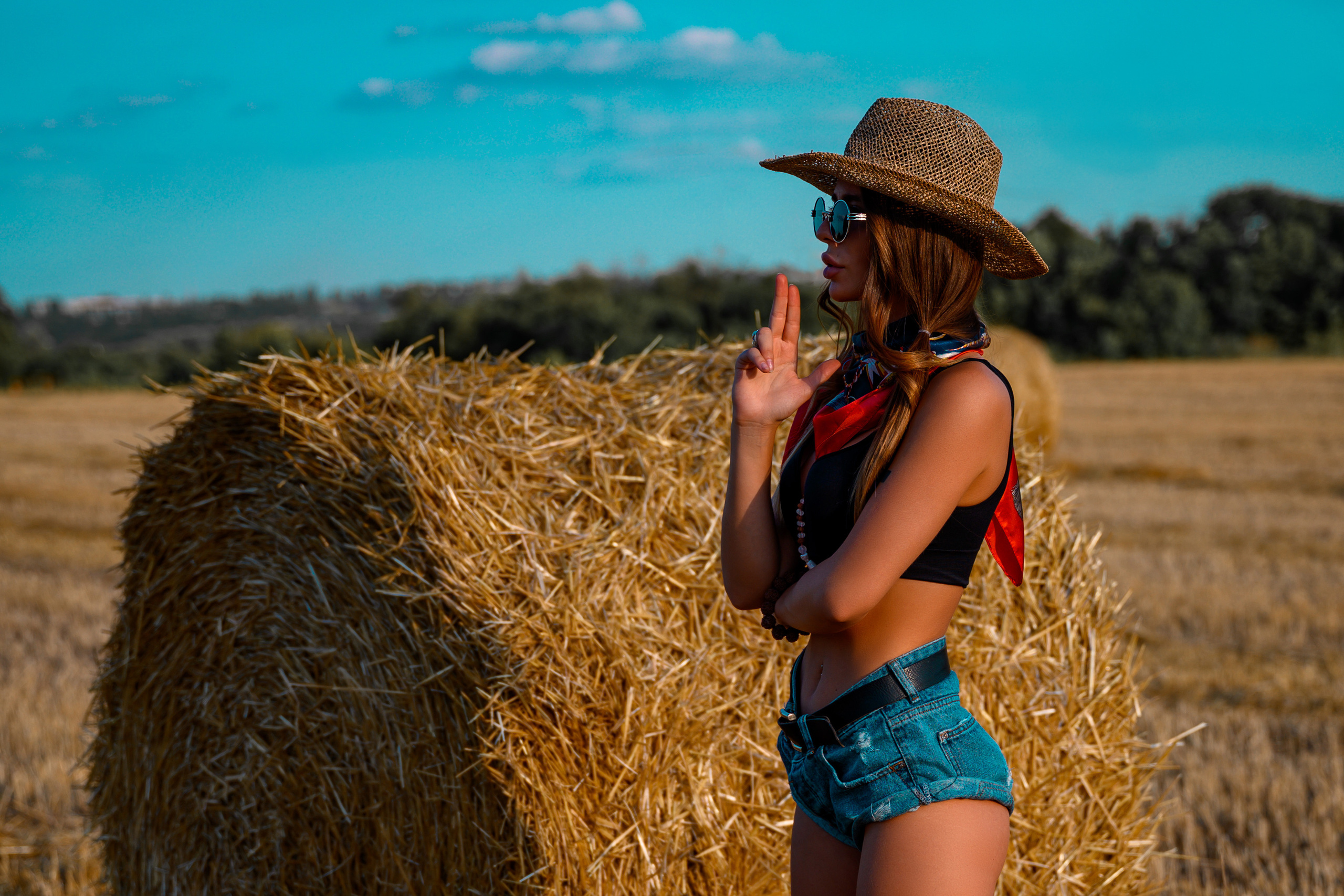 Карина сеновал. Bazarkom-photo.ru Фотограф Виктор Оськин в Старом Осколе