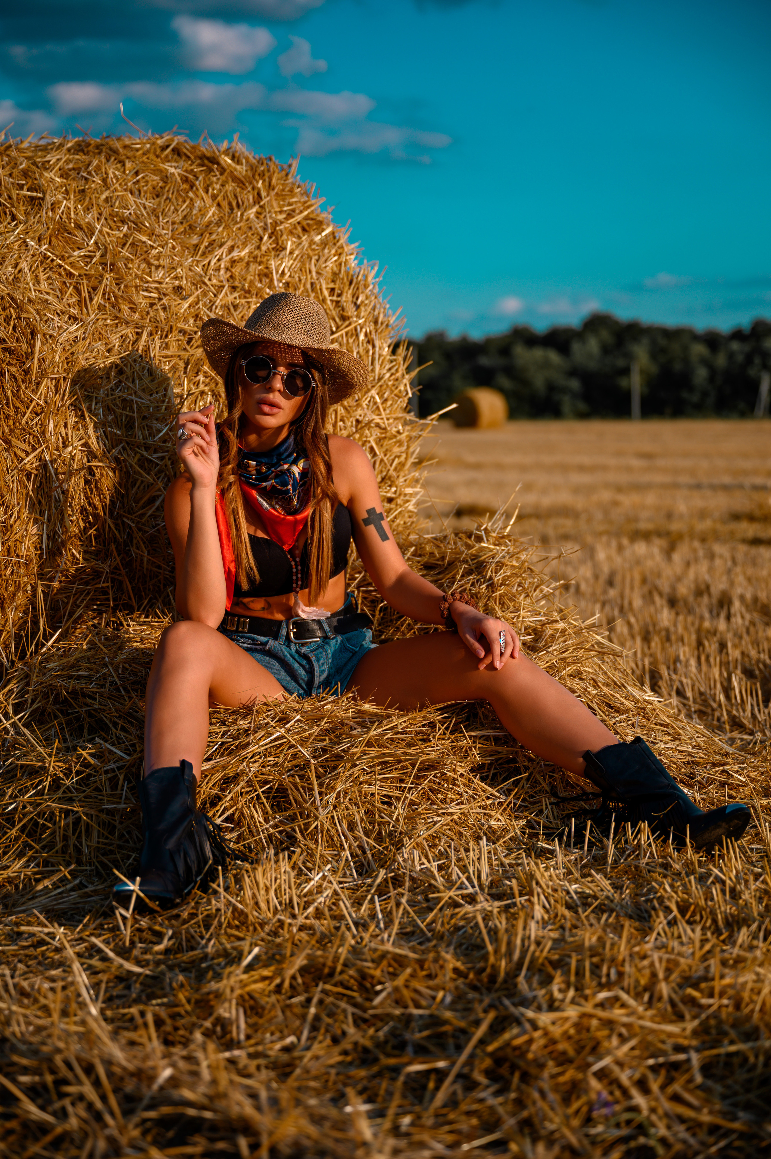 Карина сеновал. Bazarkom-photo.ru Фотограф Виктор Оськин в Старом Осколе