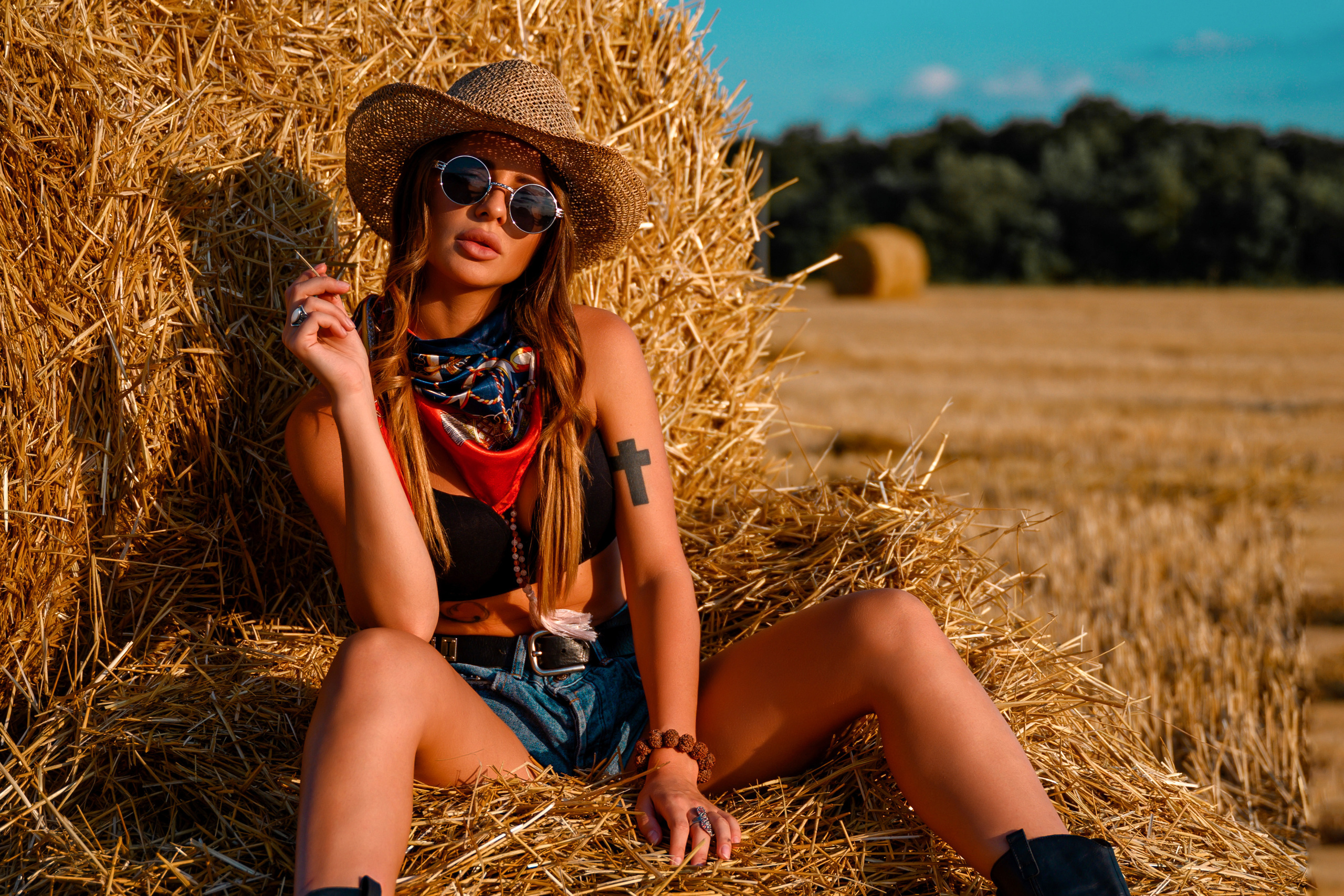 Карина сеновал. Bazarkom-photo.ru Фотограф Виктор Оськин в Старом Осколе