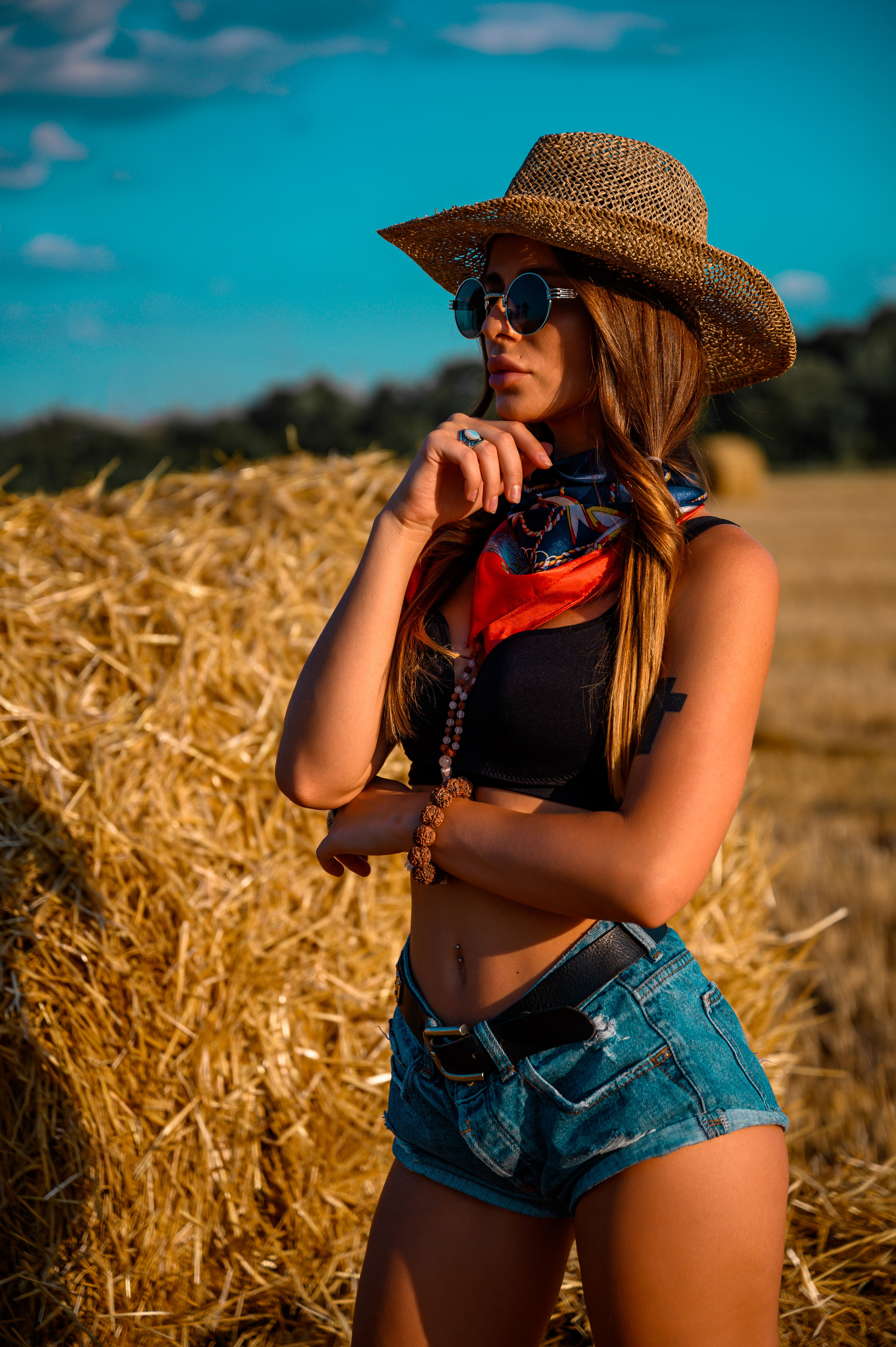 Карина сеновал. Bazarkom-photo.ru Фотограф Виктор Оськин в Старом Осколе