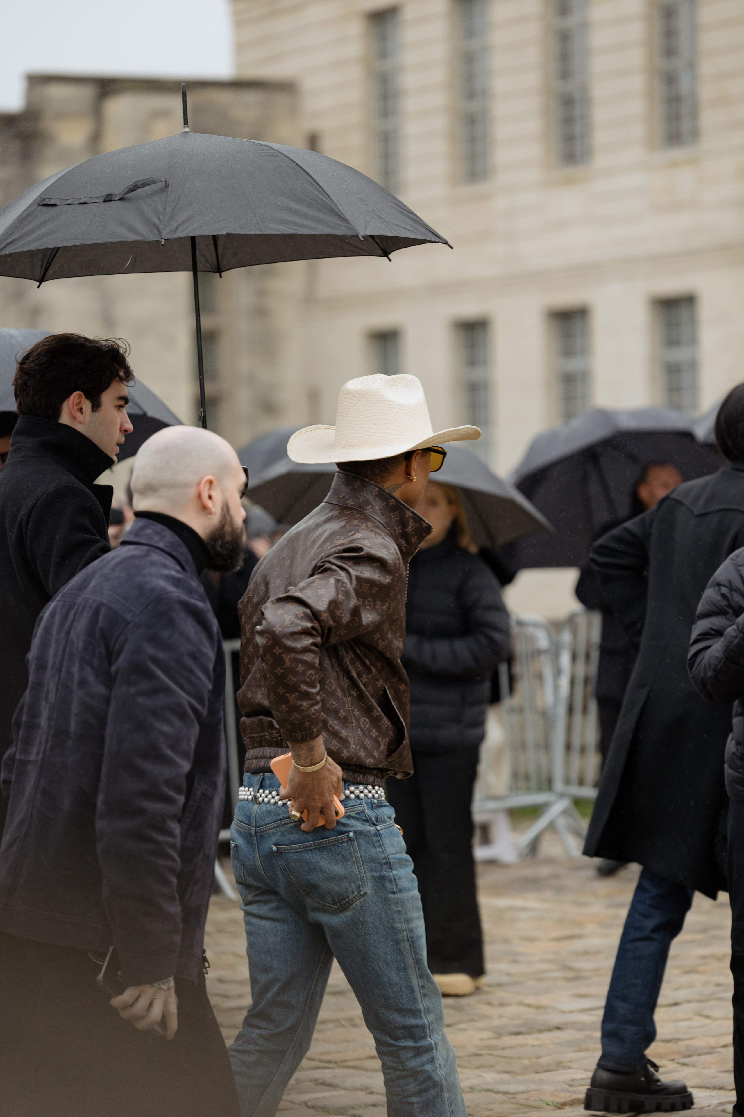 LOEWE PFW WOMENSWEAR FALL-WINTER 24/25. Photographer in Milan Ivan Goncharov
