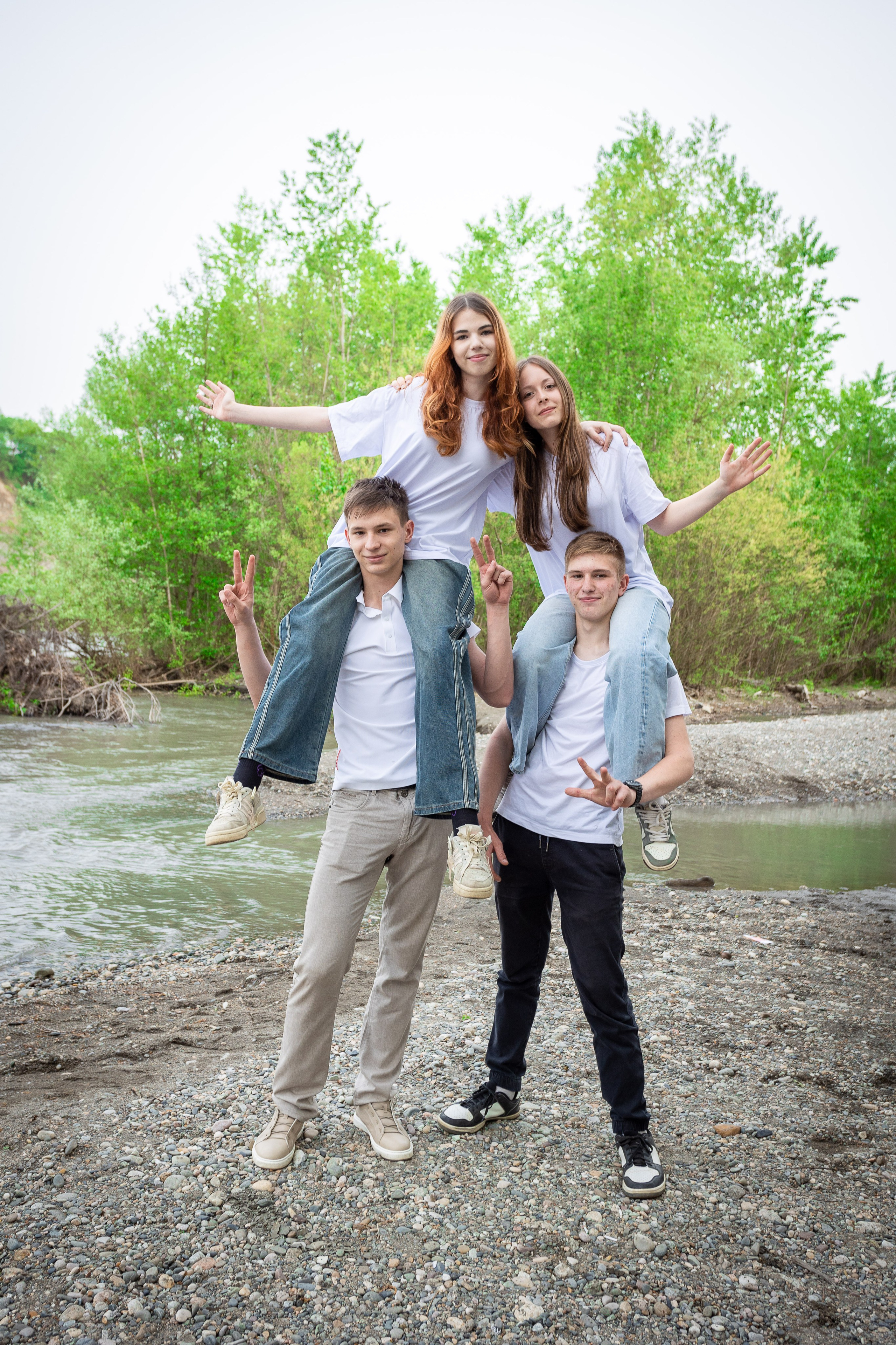 Уличная фотосессия на выпускной альбом. Выпускные альбомы Майкоп, Краснодар Елена Золотарева