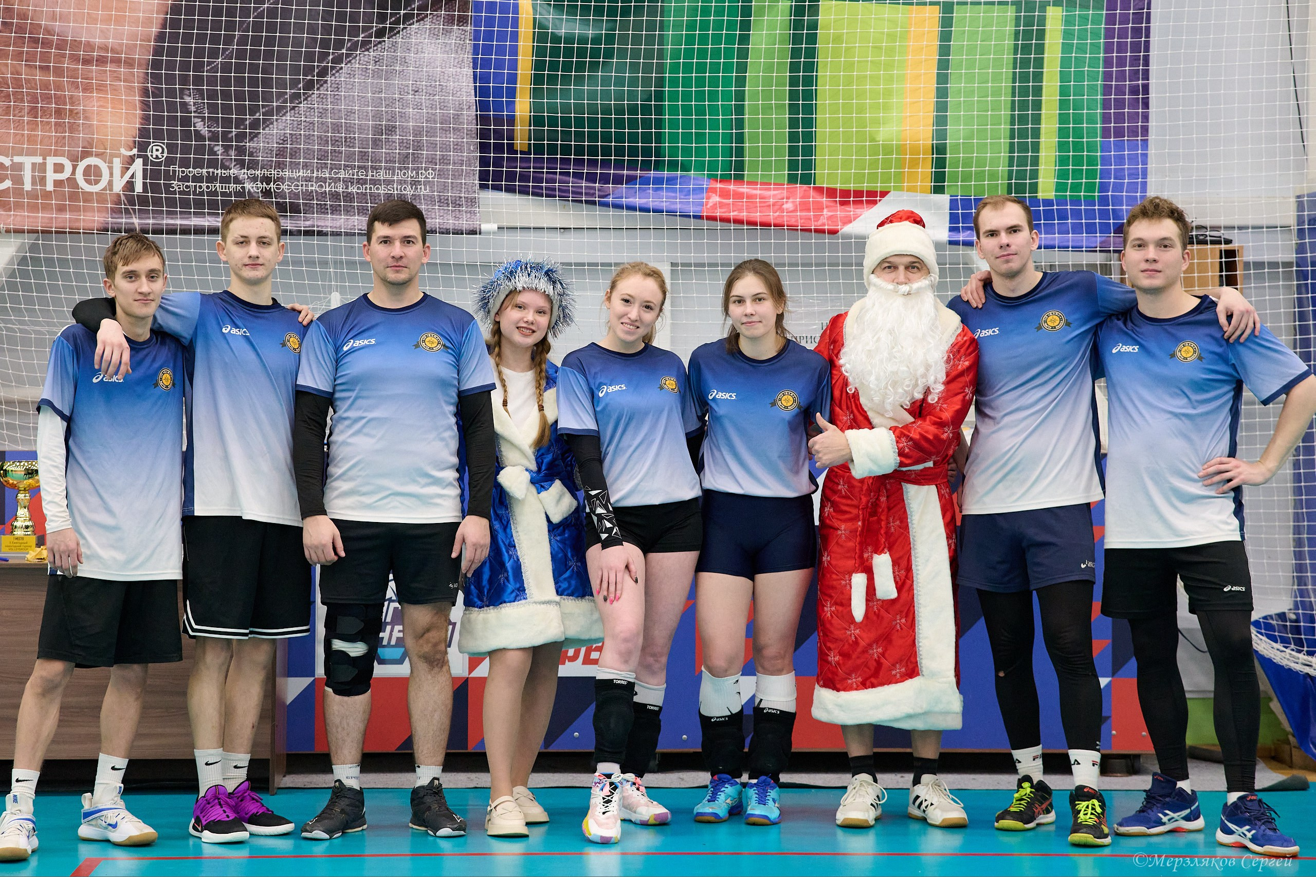 Новогодний волейбольный турнир. Ижевск. 16.12.23. Спортивный репортажный фотограф в Ижевске Сергей Мерзляков