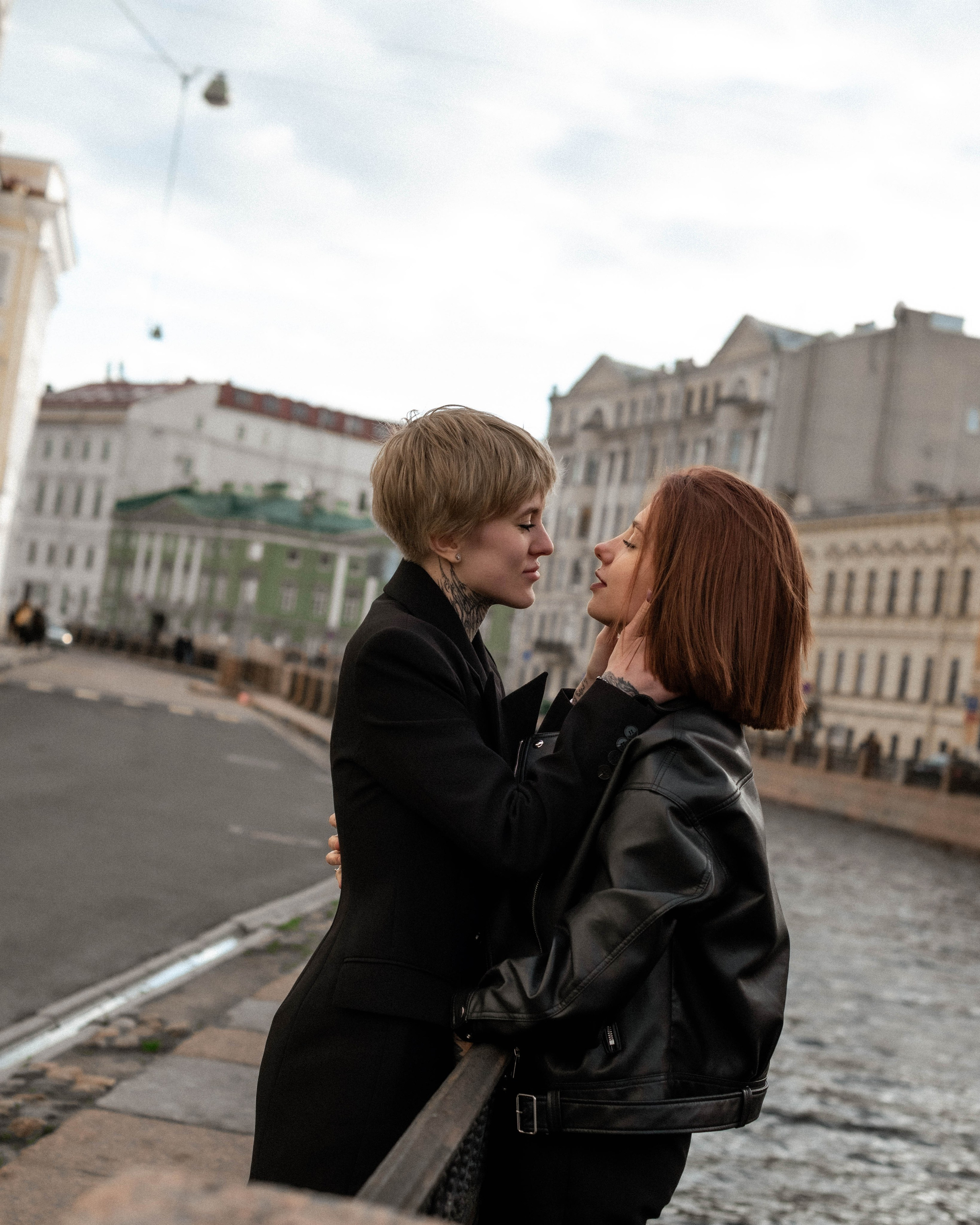 Настя и крис. Женский фотограф. Создатель украшений ручной работы. Модель
