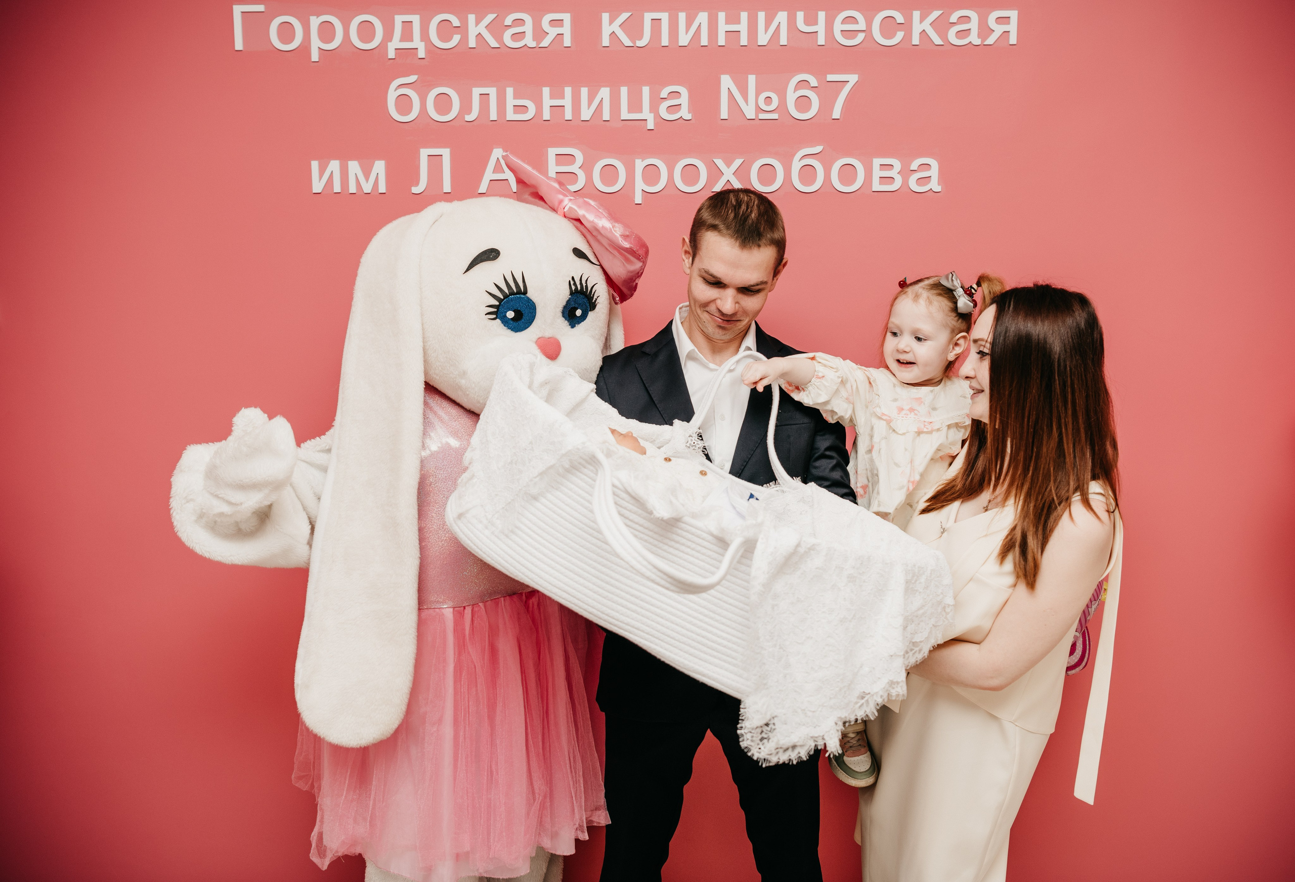 Выписка малышки. ГКБ 67 им. Ворохобова. Фотограф на выписку из роддома в Москве и МО