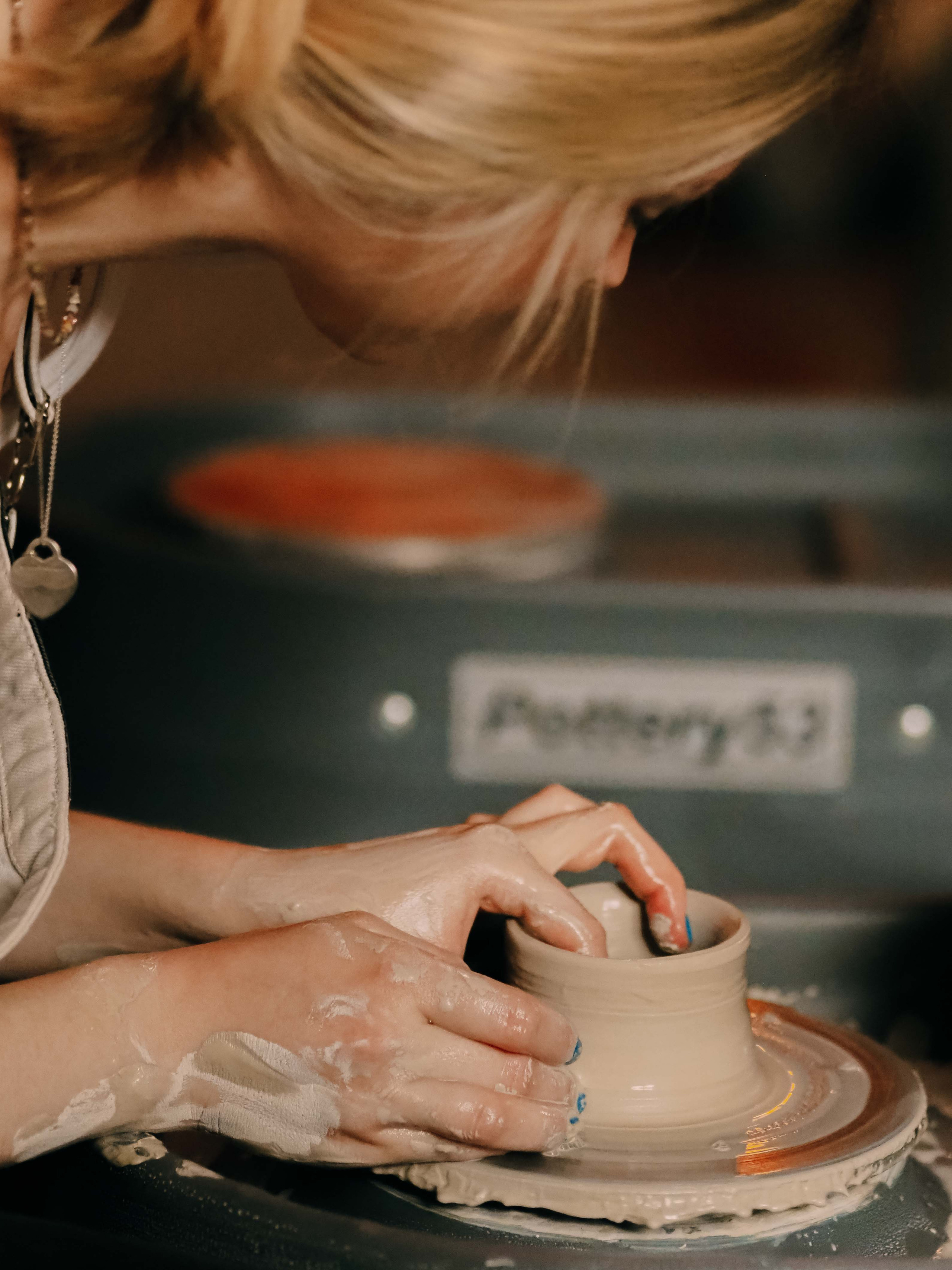 В студии керамики. Фотограф Рязань. Семейный Свадебный фотограф