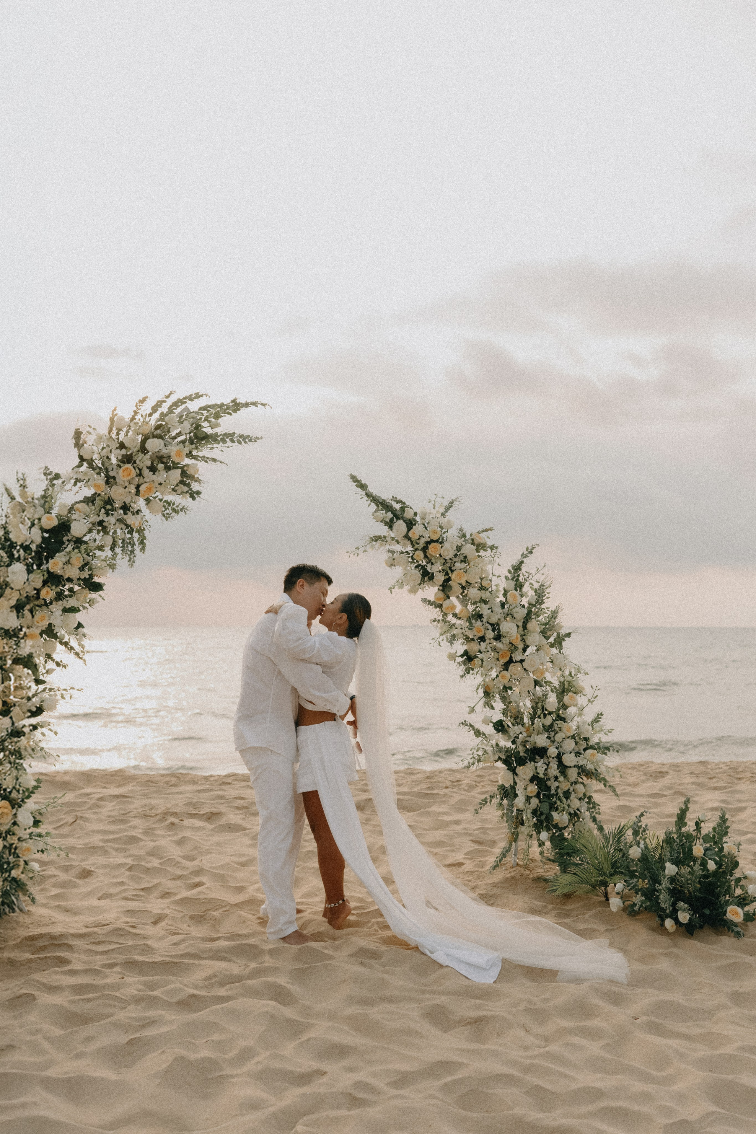 Руслан & Ирина. La Marée wedding agency Свадебное агентство на Фукуоке, Вьетнам — организация свадеб, декор, координация и помощь парам для идеального дня