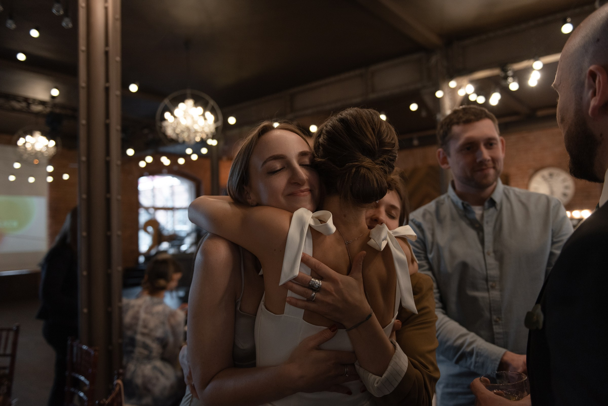 свадебный банкет в весеннем лофте