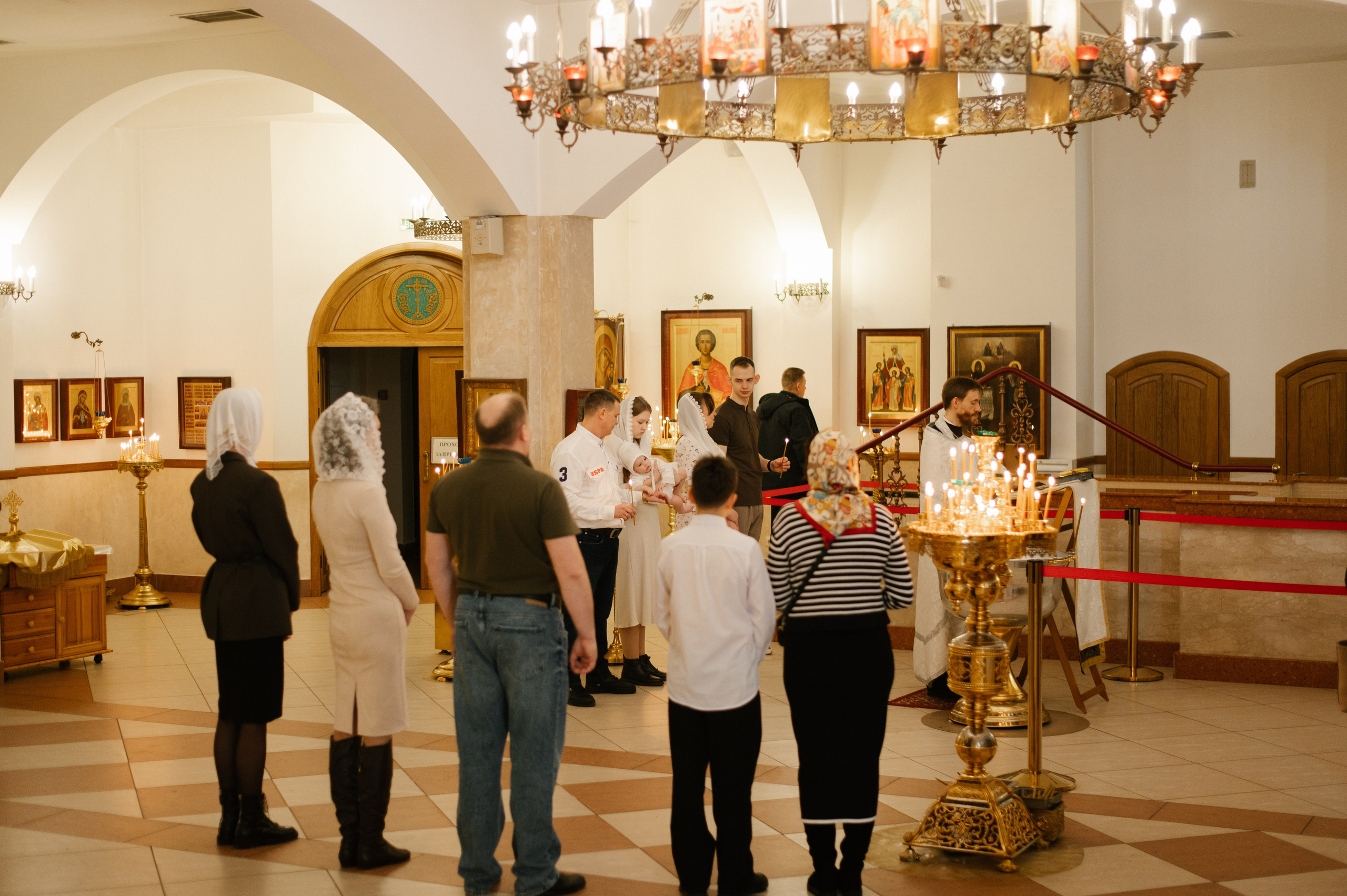 Фотограф на крещение. Фотосессия таинства крещения. Храм блаженной Матроны Московской в Дмитровском. Семейный и свадебный фотограф в Москве Татьяна Николаева