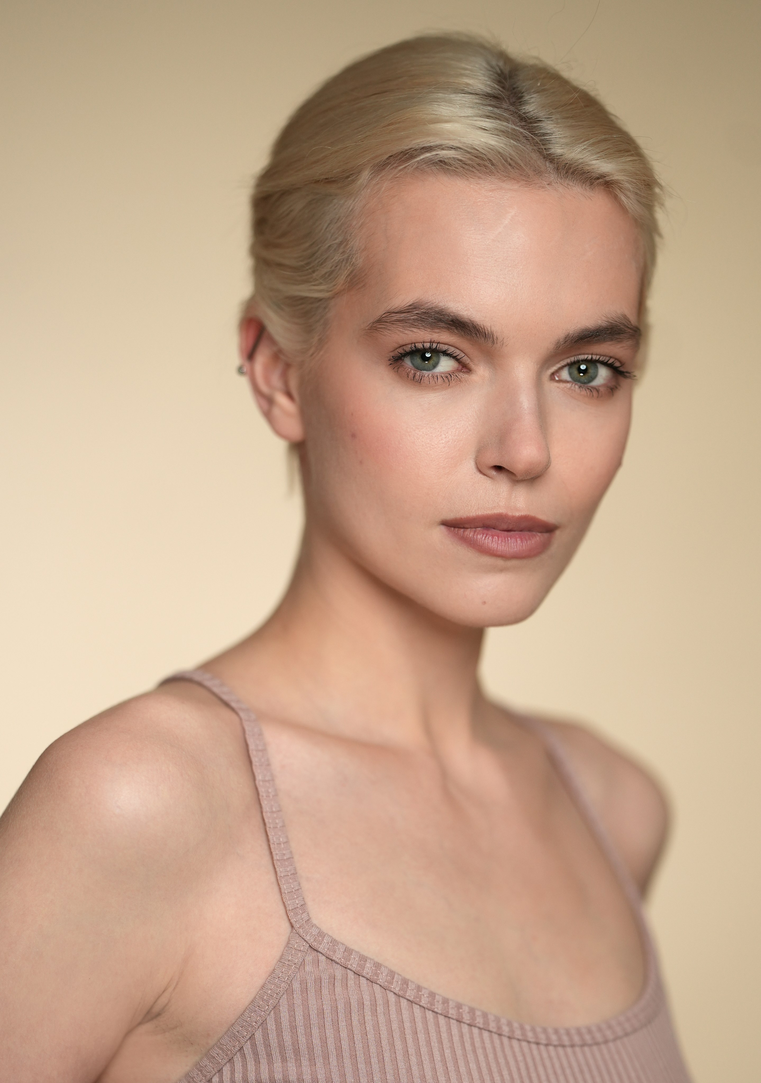 Актриса Юлия Гнедчик. Портретная съемка в Москве, студийный фотограф Игорь Фомин