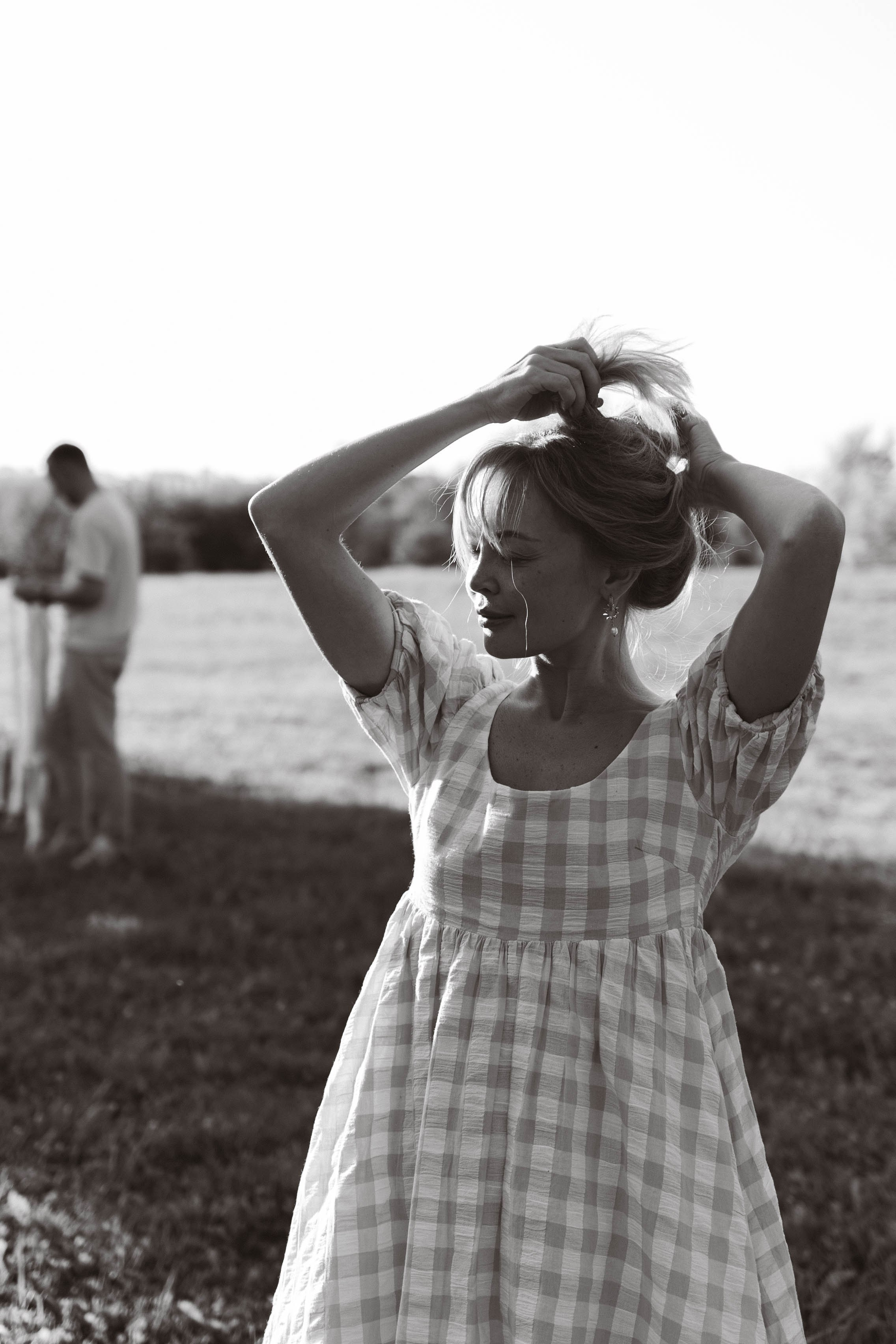 Прогулка с родителями. Фотография о важном