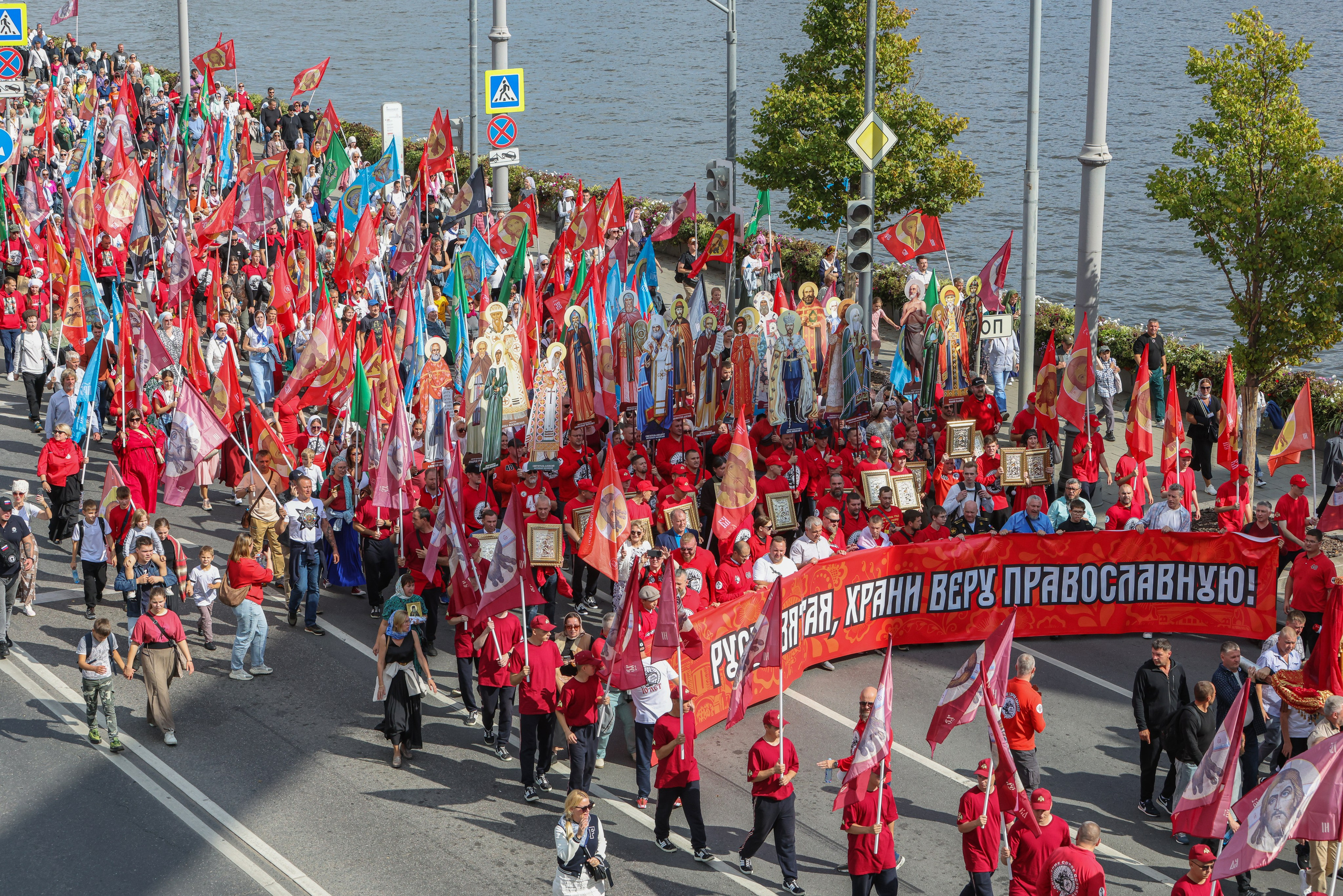 Общегородской Крестный ход. Фотограф Сергей Ловкий
