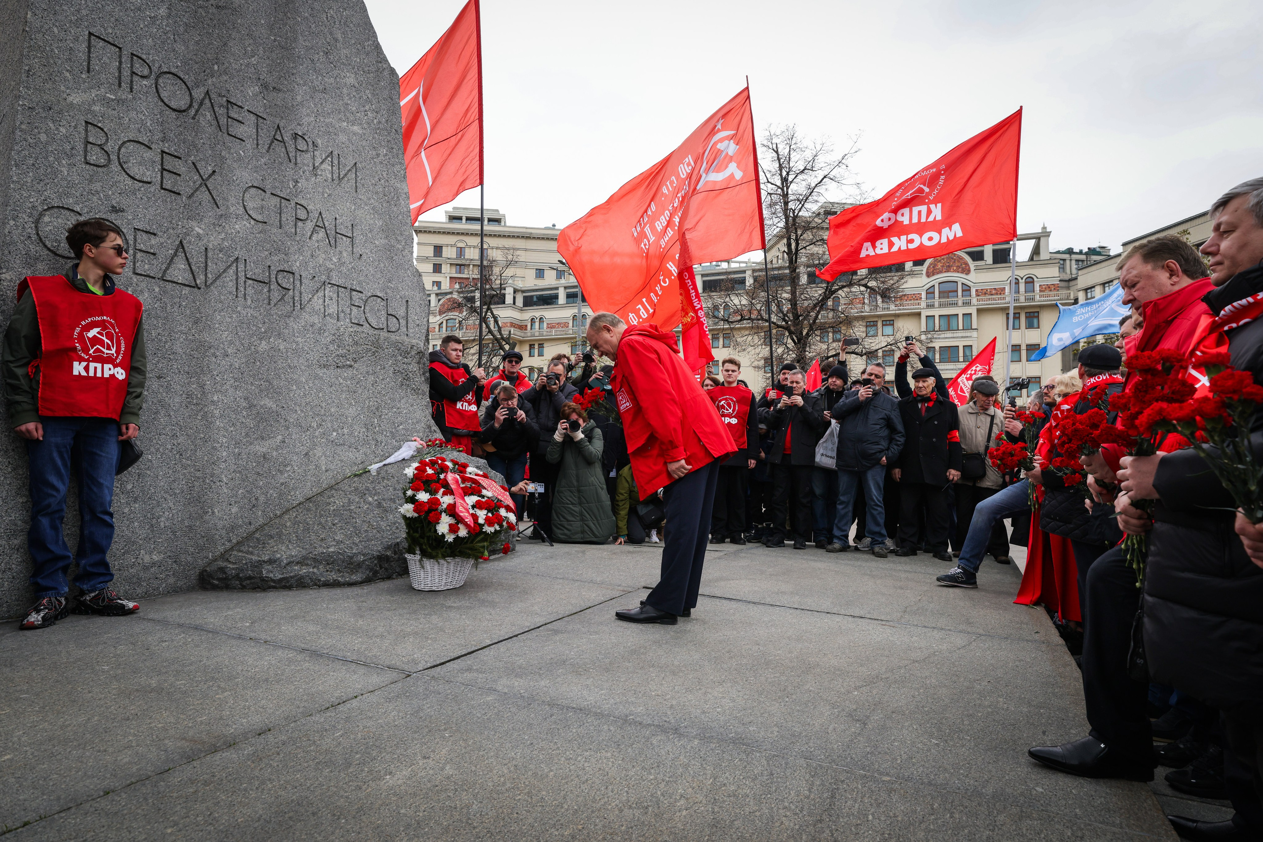 Мир! Труд! Май!. Фотограф Сергей Ловкий