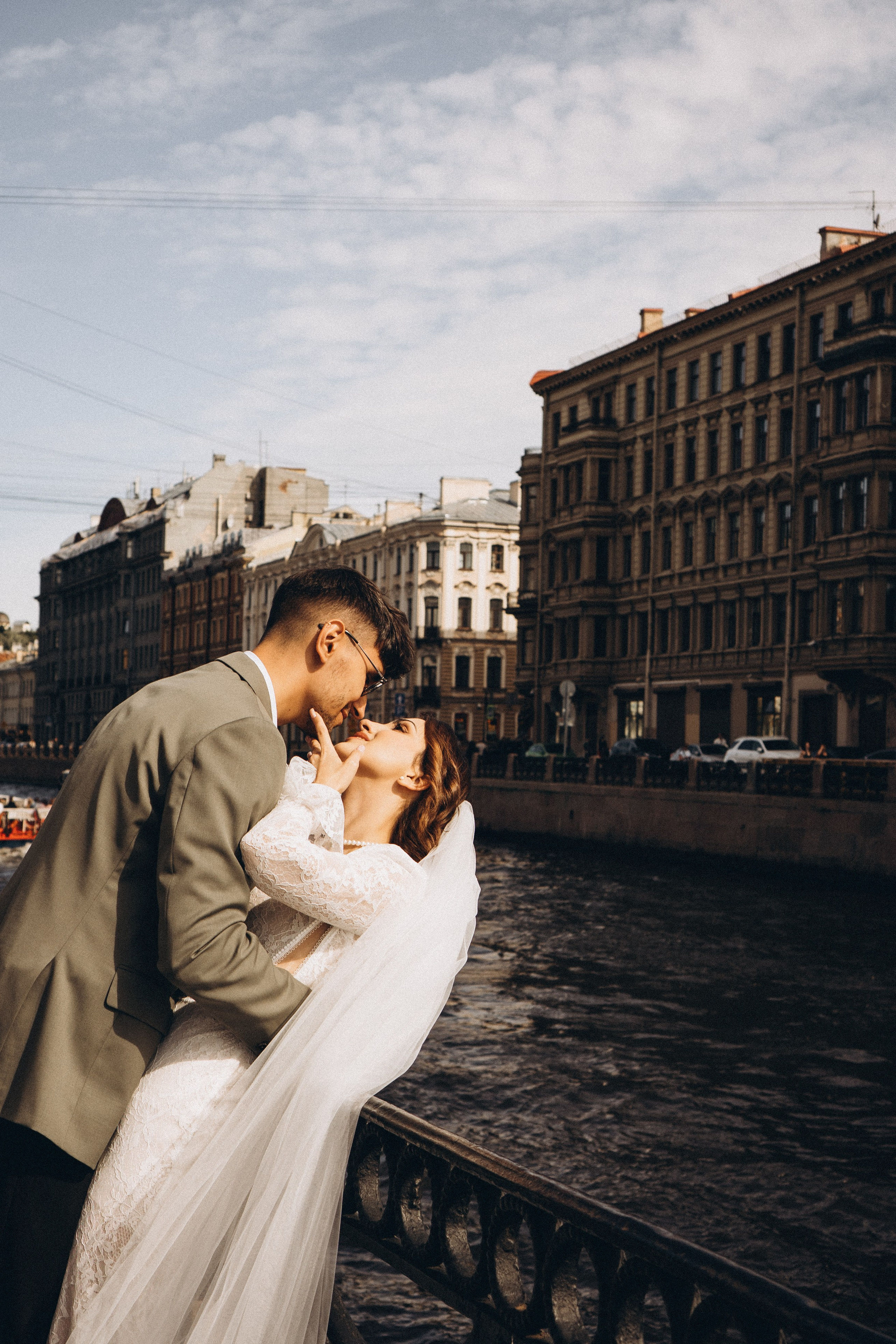 СВАДЕБНАЯ ПРОГУЛКА ВОЗЕ ИСАИКЕВСКОГО СОБОРА АСТОРИИ И ЗАКОНОДАЛЕТНОГО СОБРАНИЯ. Профессиональный фотограф, Санкт-Петербург — Виктория Богомолова