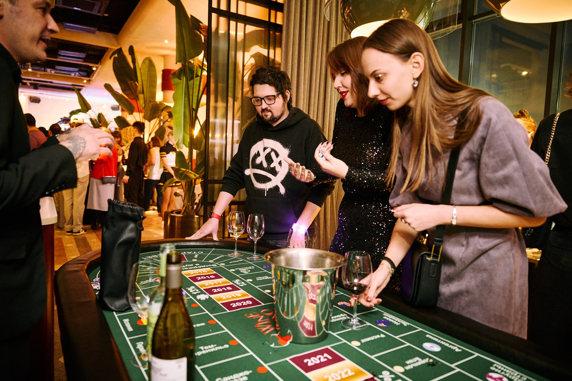 Фотограф на корпоративе «Медиа1» — репортажная съёмка делового праздника. Репортажный фотограф в Москве — Дмитрий Тарасов | Съёмка мероприятий, концертов, корпоративов