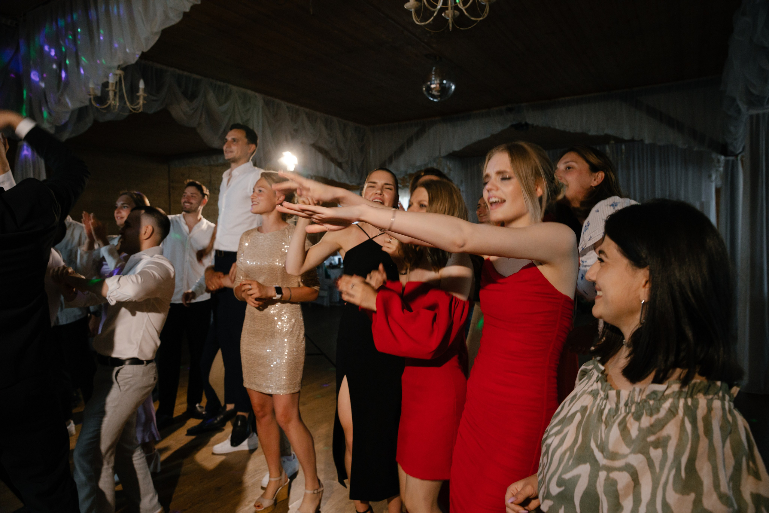 Новогодний корпоратив в  Зеленограде, Лобне, Химках и Солнечногорске.