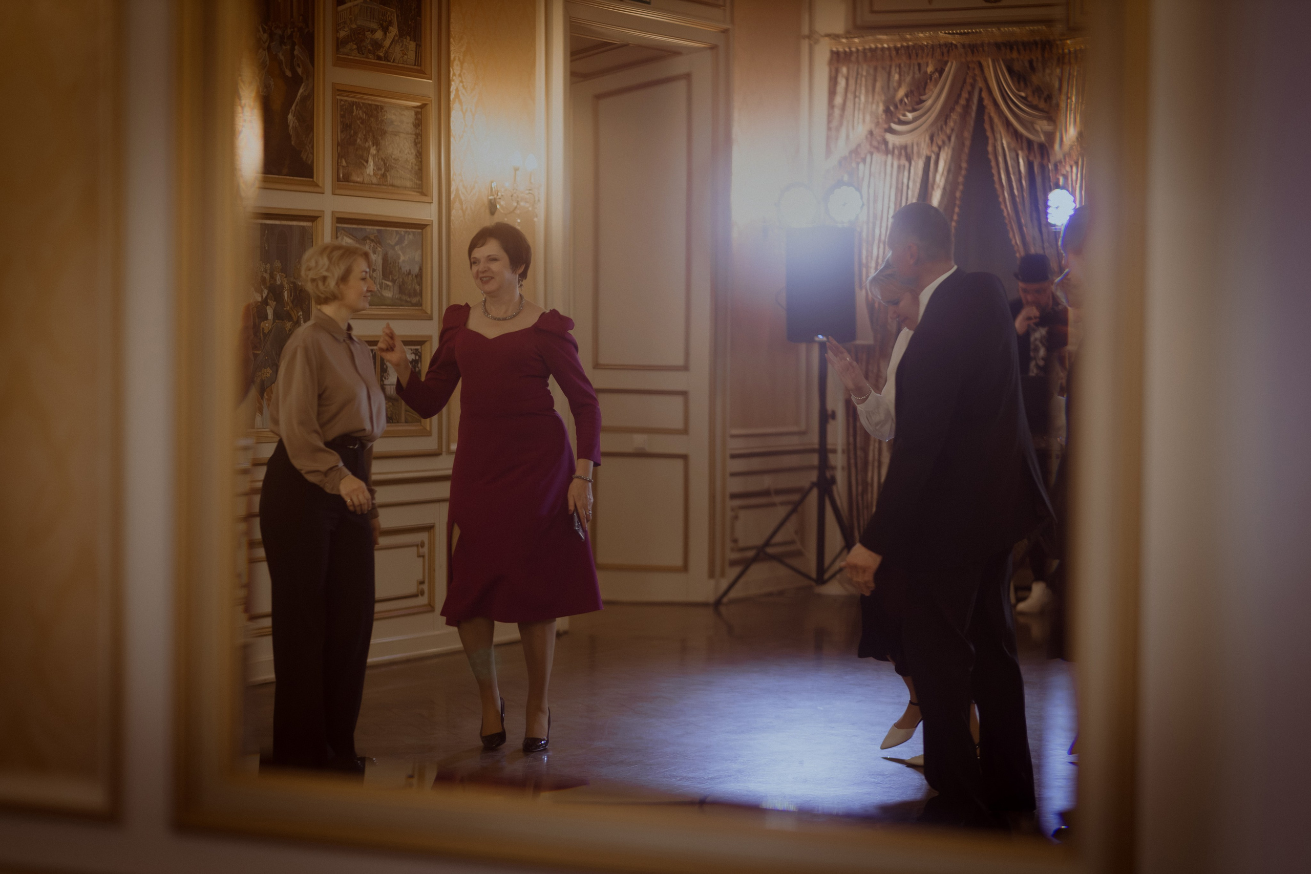 Welcome back to your own dinner party. Фотограф Лия Козловская Минск