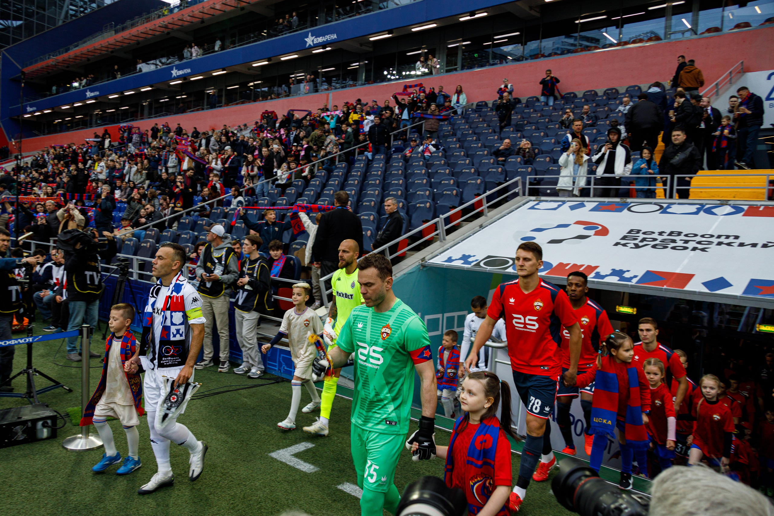 ФУТБОЛ: ЦСКА — ПАРТИЗАН. Фотограф Павел Подшивалов