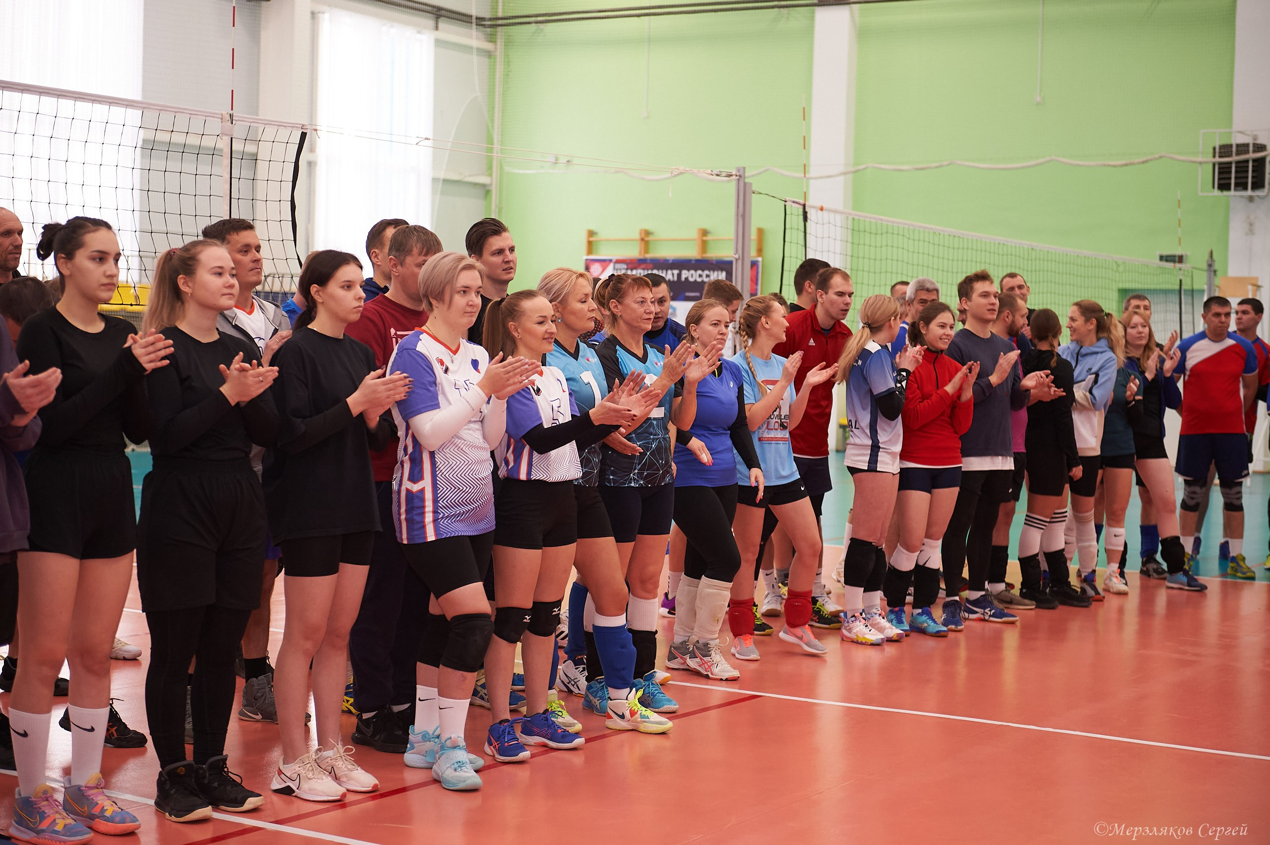 Новогодний волейбольный турнир. Ижевск. 16.12.23. Спортивный репортажный фотограф в Ижевске Сергей Мерзляков