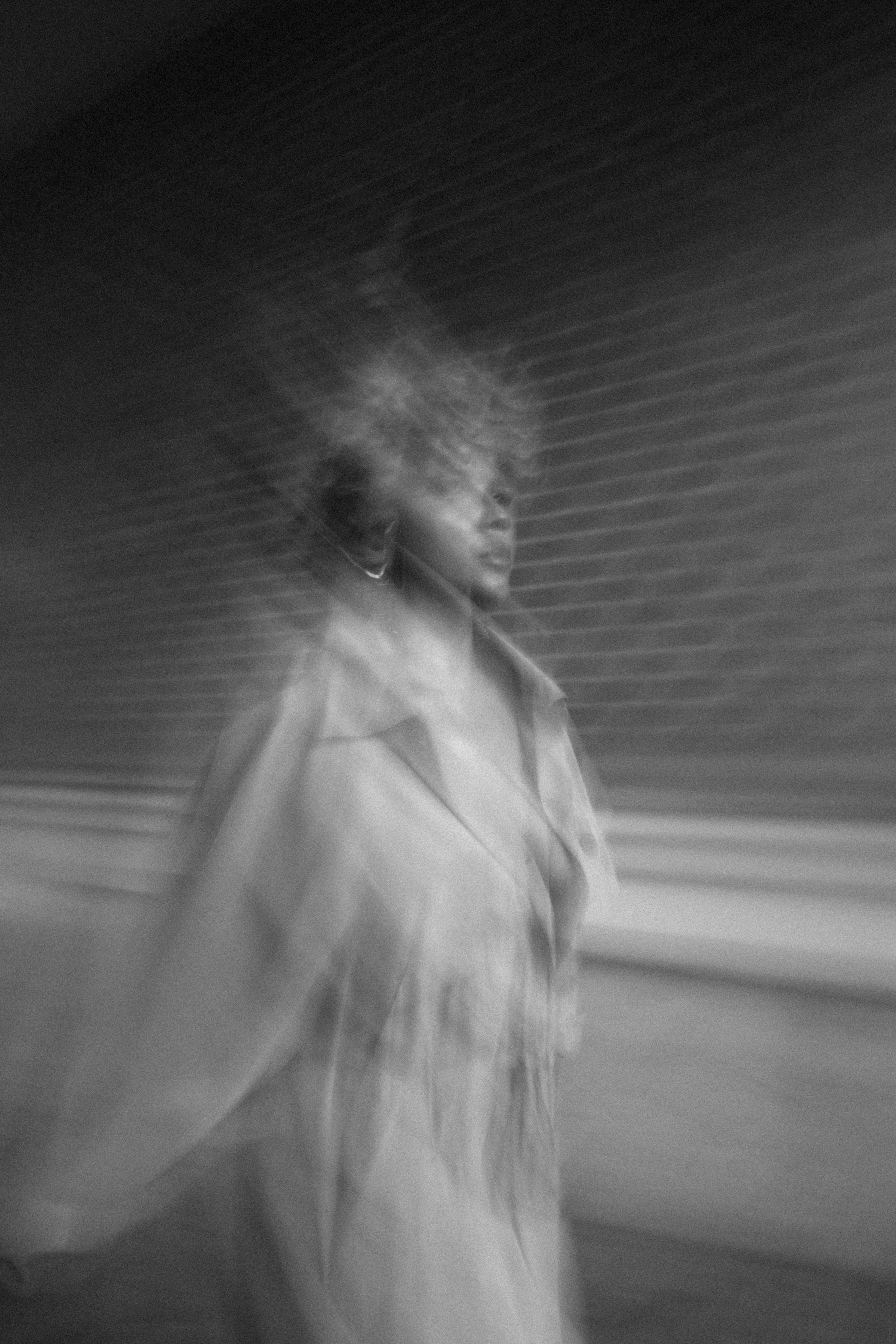 Black and White Outdoor Photoshoot with Regina in the City Center of Kazan — Anton Avanzato