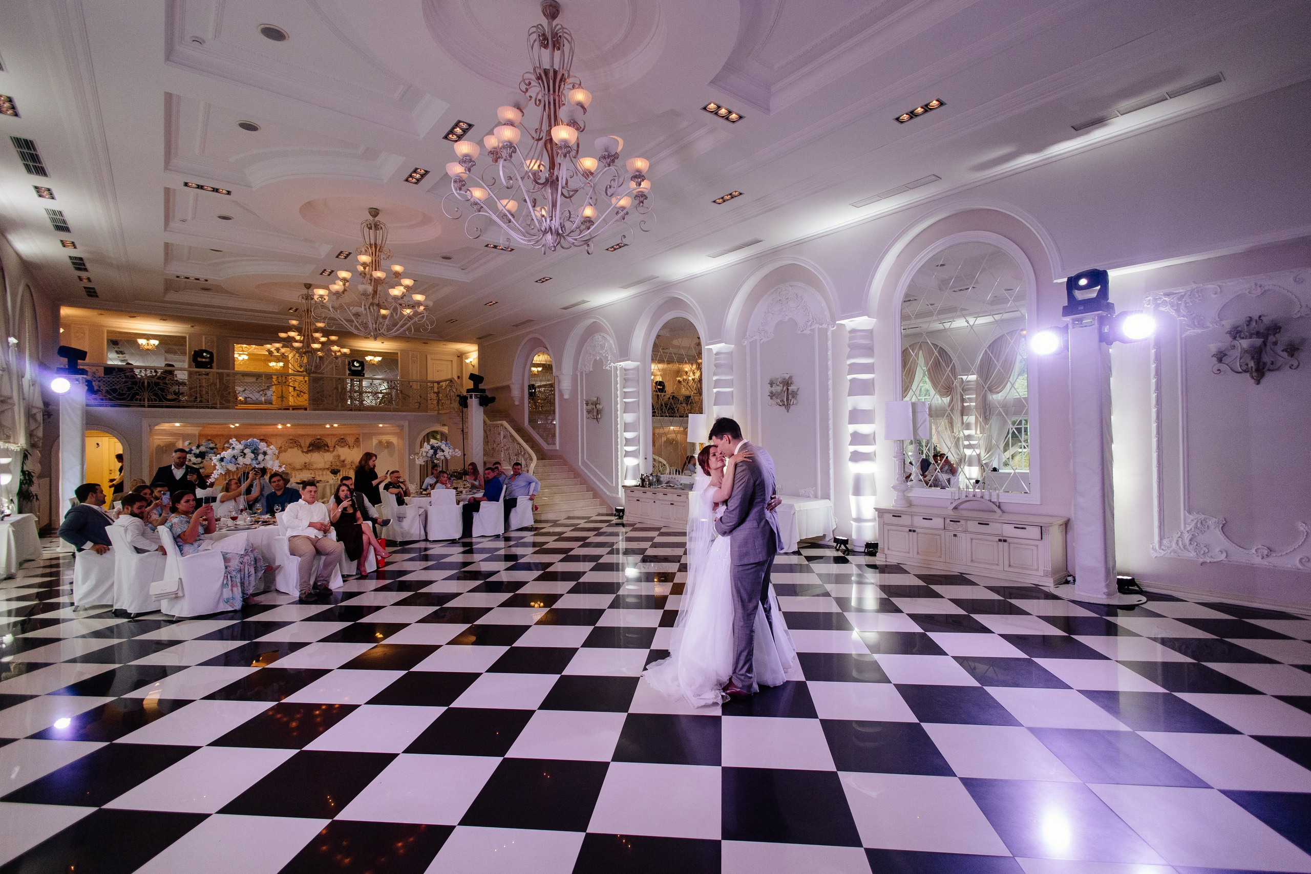 Свадебное утро в Hyatt Regency Хаятт Редженси, свадебная прогулка на Арме и банкет в О’Шалей. Свадебный и семейный фотограф Екатерина Иванова