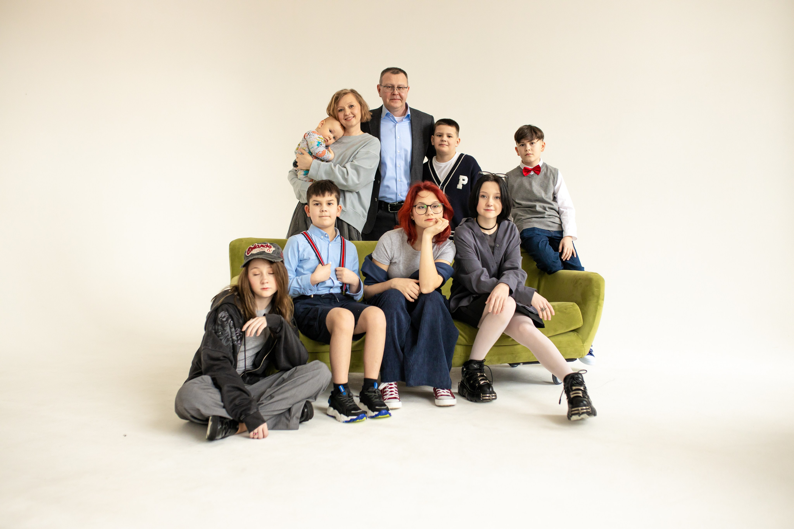 Семейная фотосессия на циклораме с естественным светом. Фотограф в Железнодорожном и Балашихе