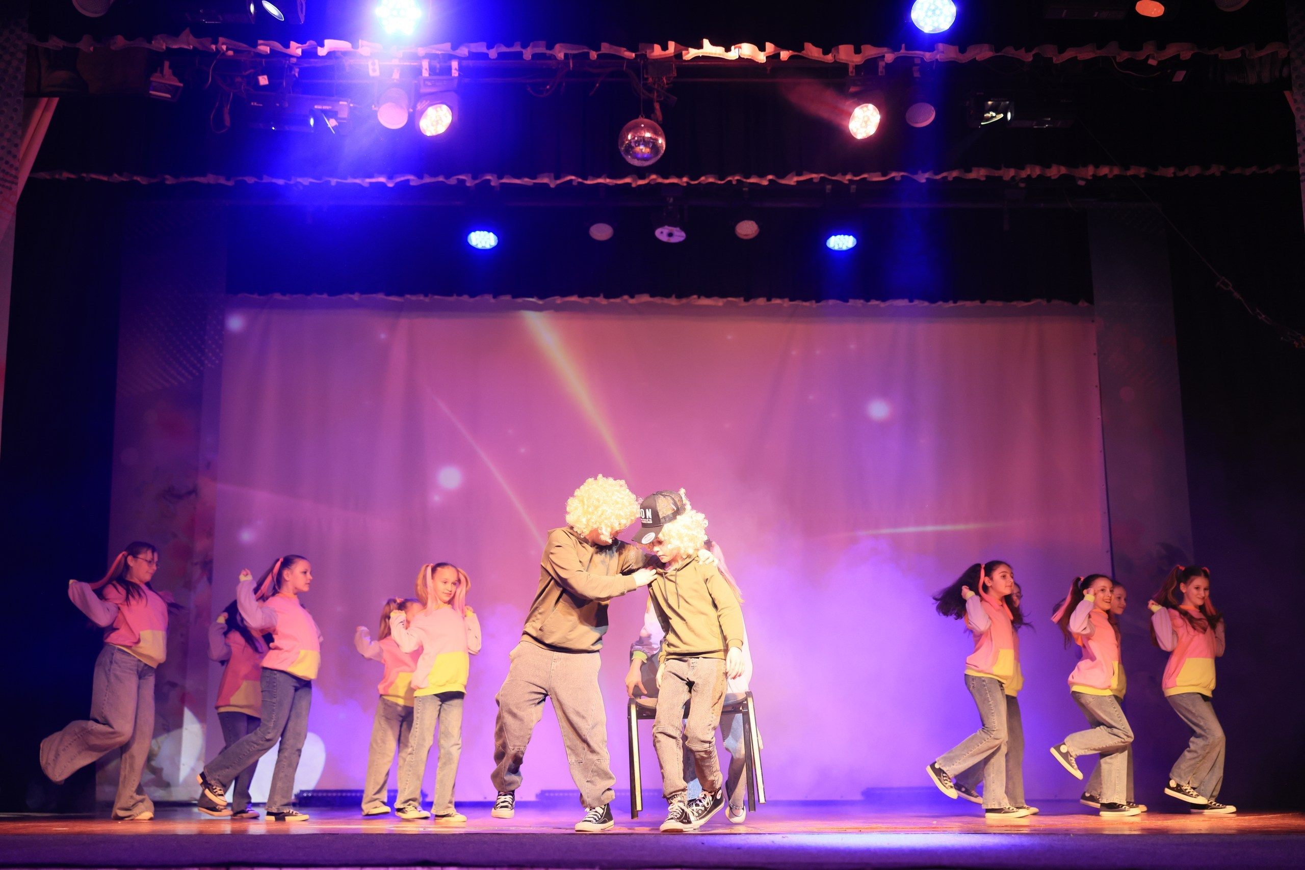 Концерт к 8 Марта в ДК «Металлург» г. Тула. Фотограф в Туле Крупский АнДРей. Фотостудия «КАДР71» в Туле